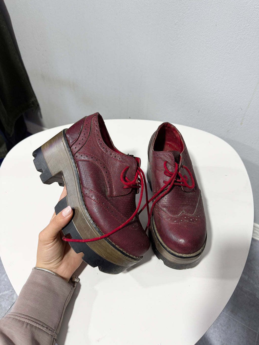 Zapatos bordó plataforma