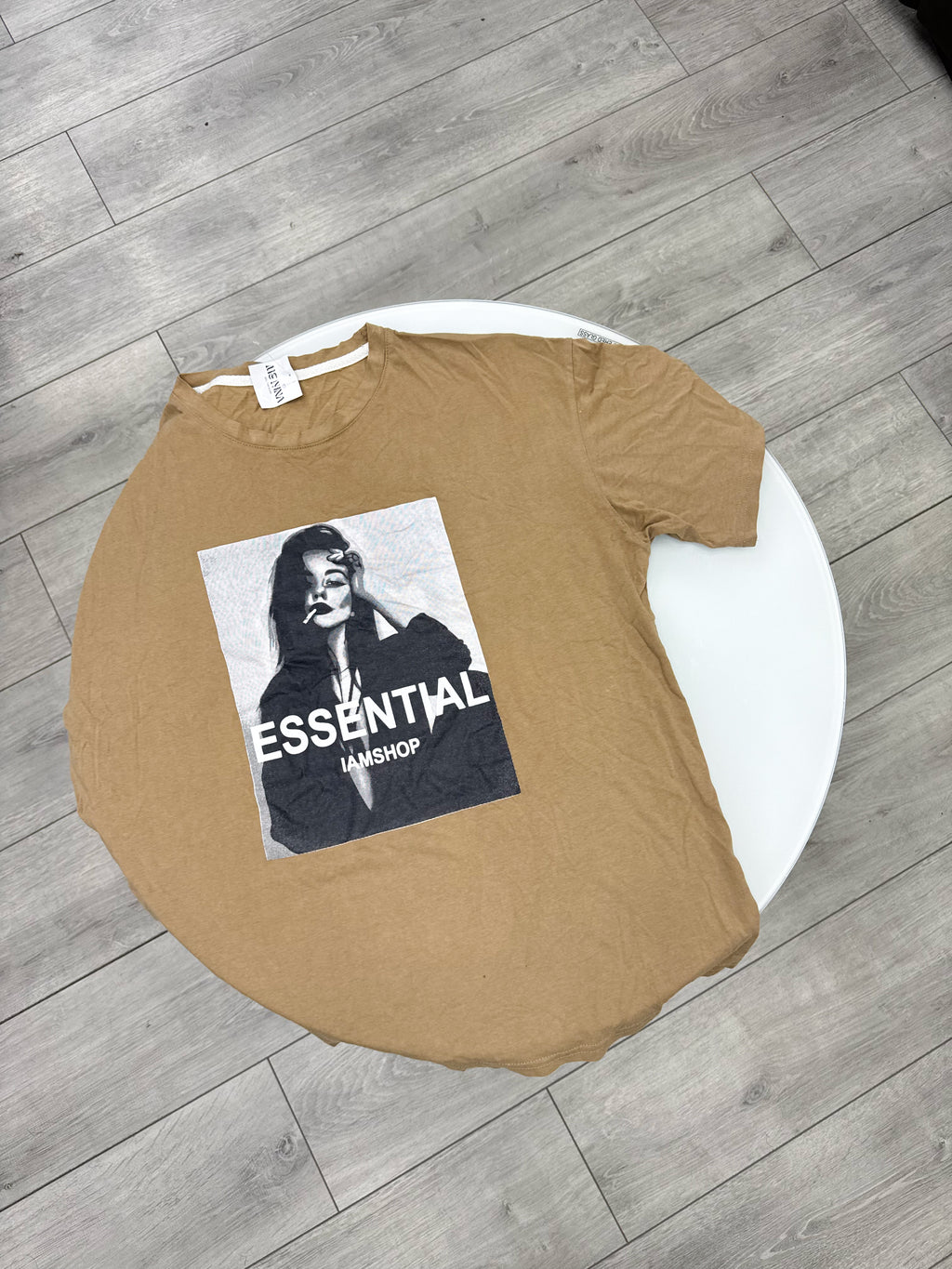Remera ESSENTIAL marrón talle L