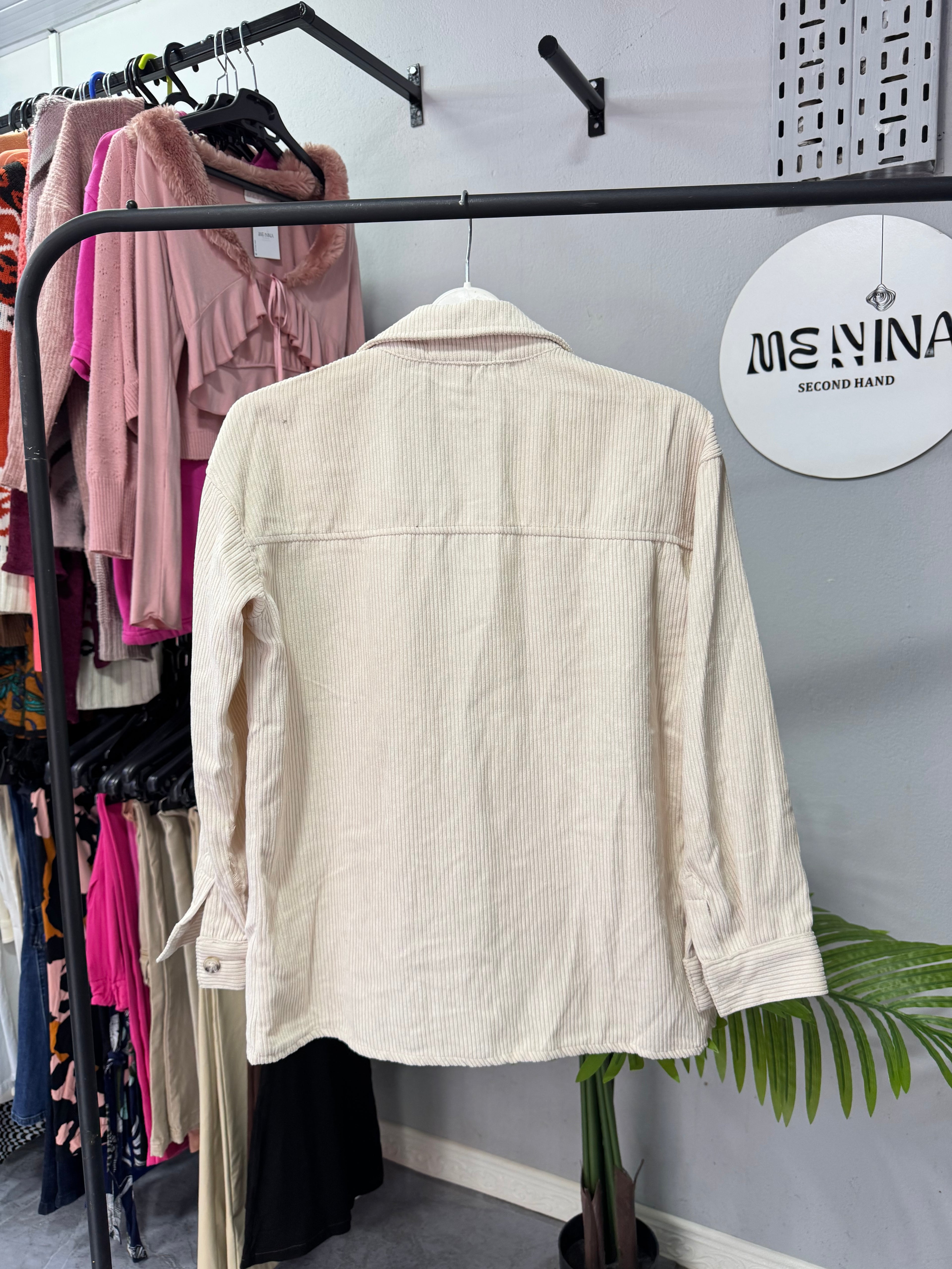 Sobrecamisa beige de pana *con detalles