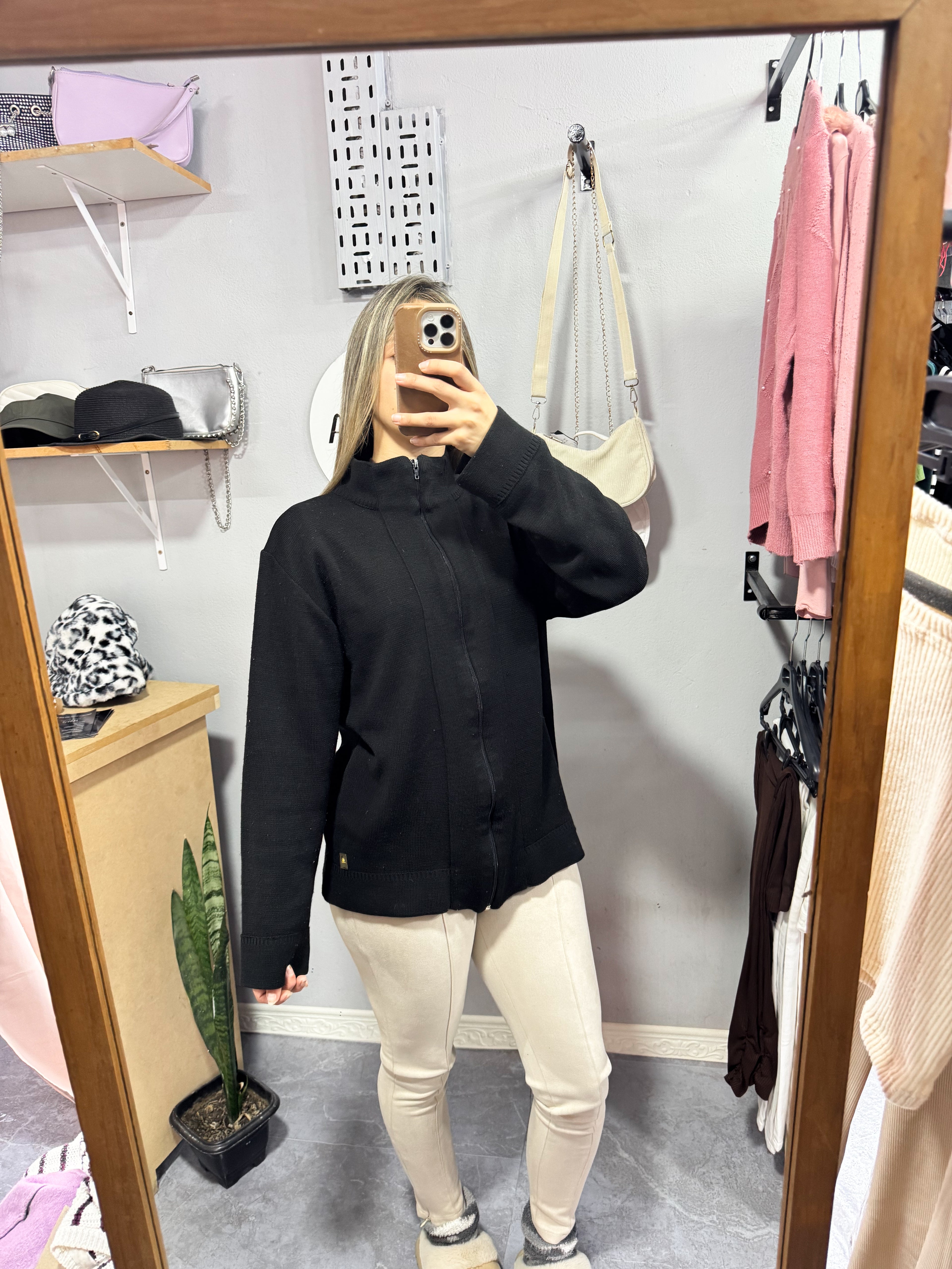 Campera negra básica