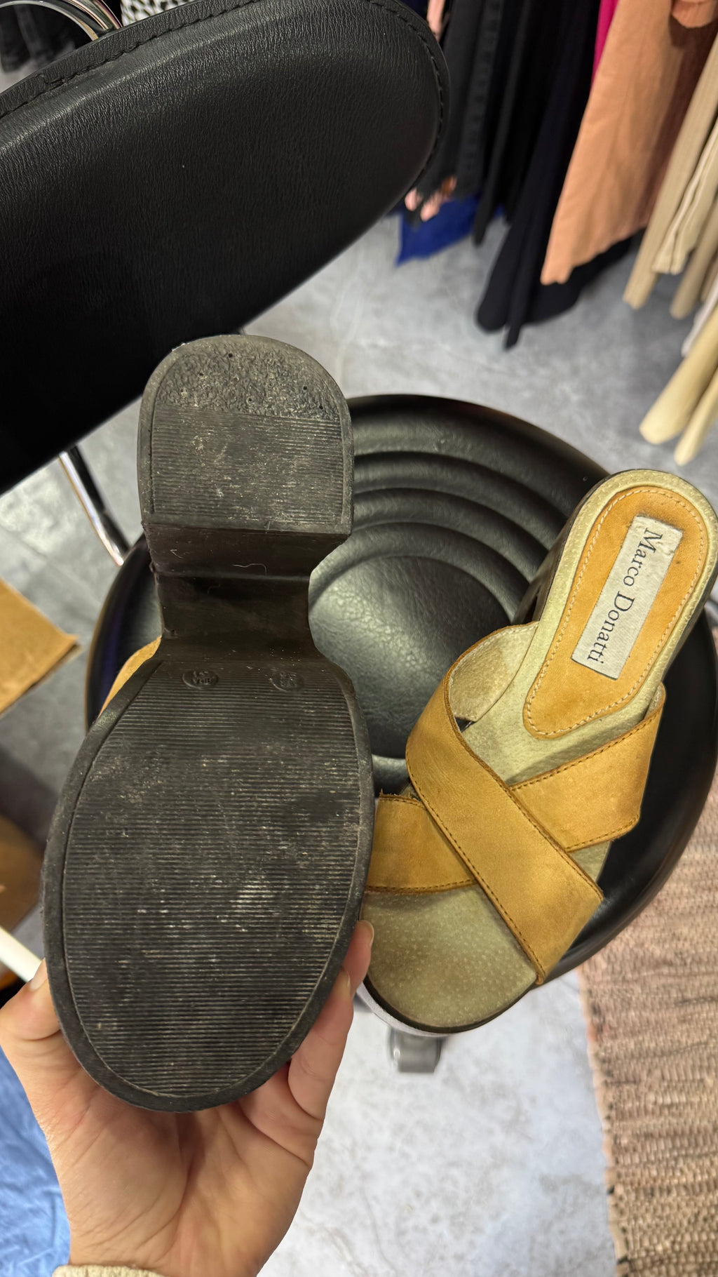 Sandalias Marco Donatti beige de cuero
