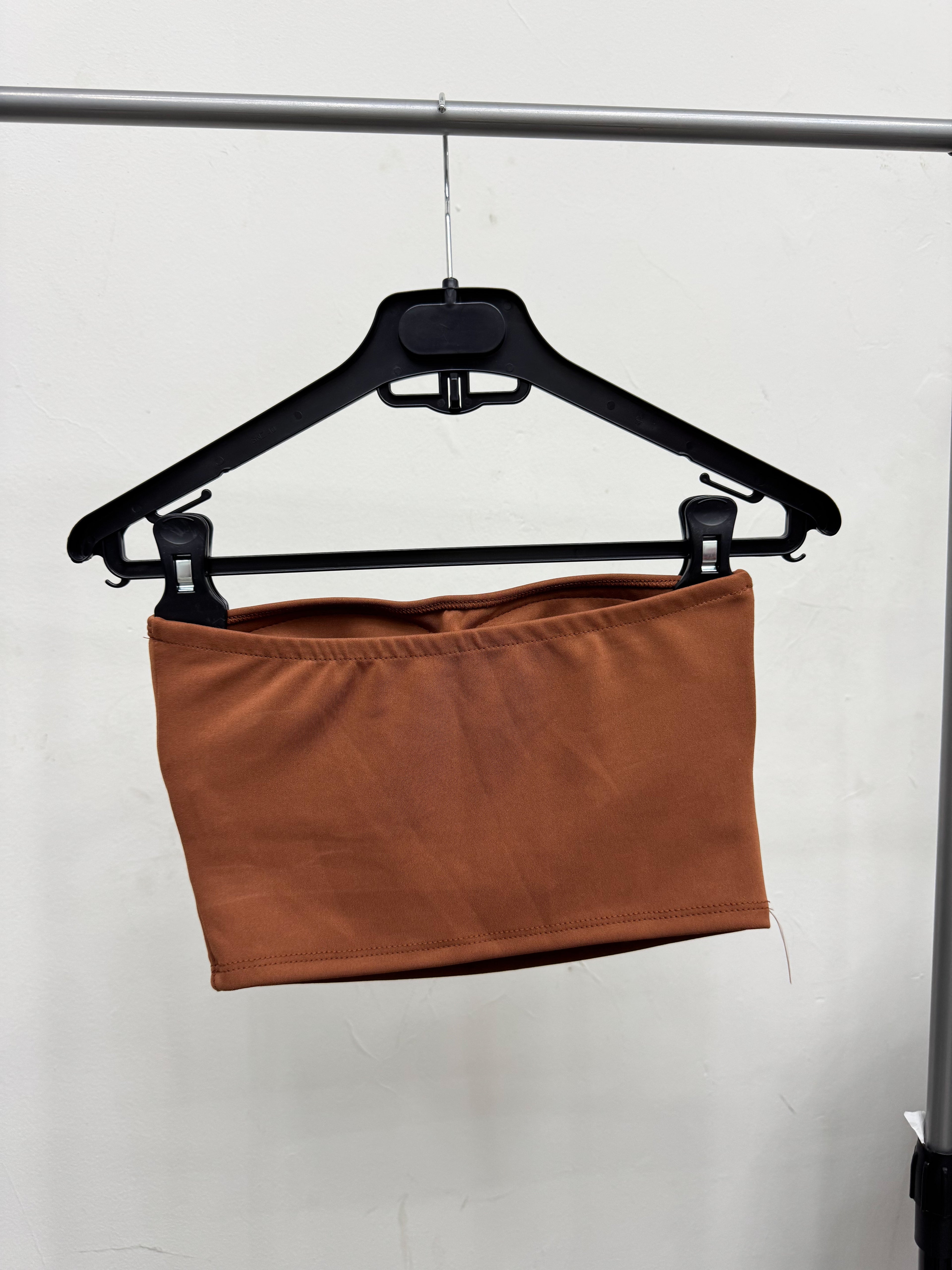 Top strapless marrón
