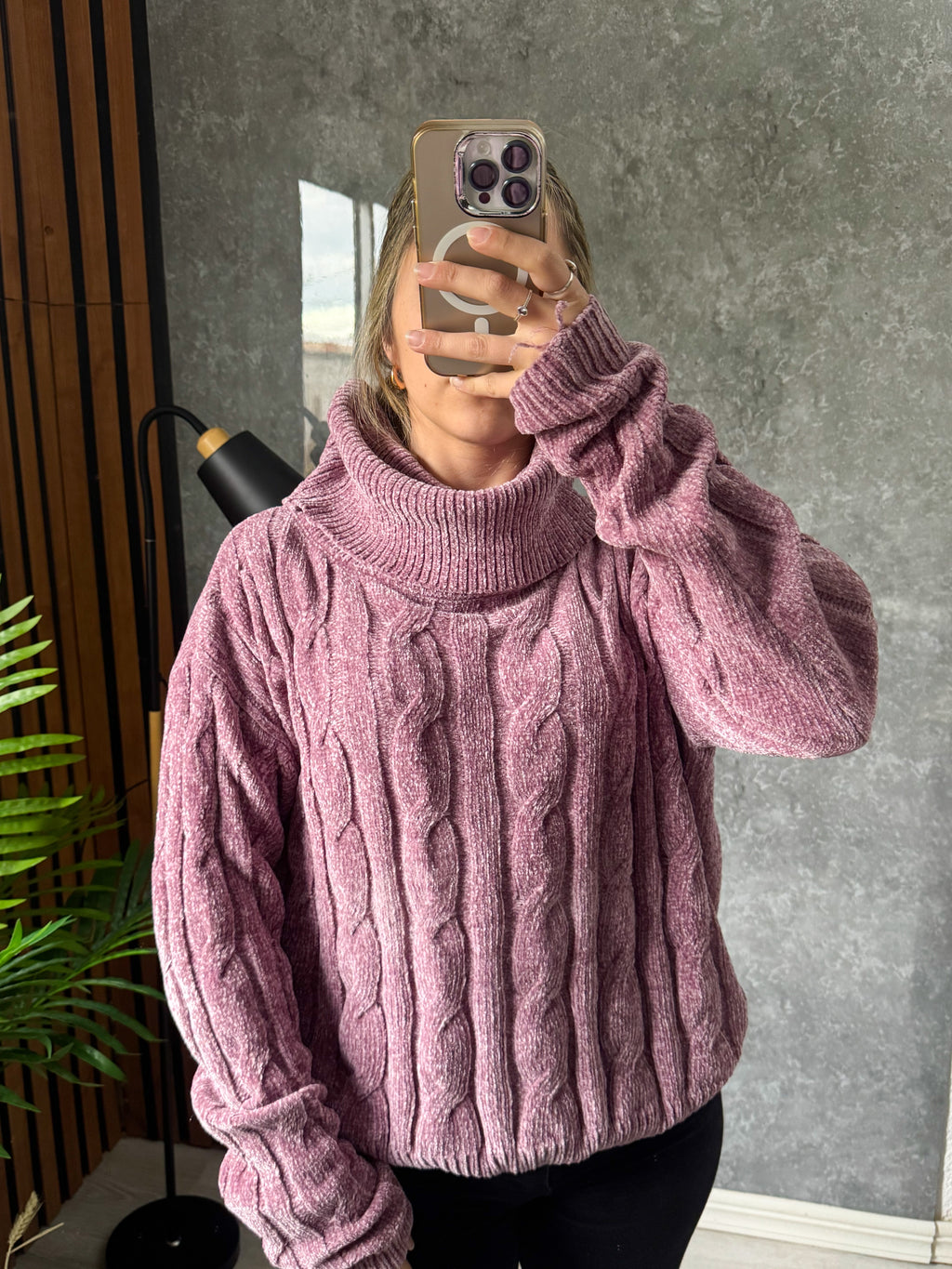 Polera de chenille rosa