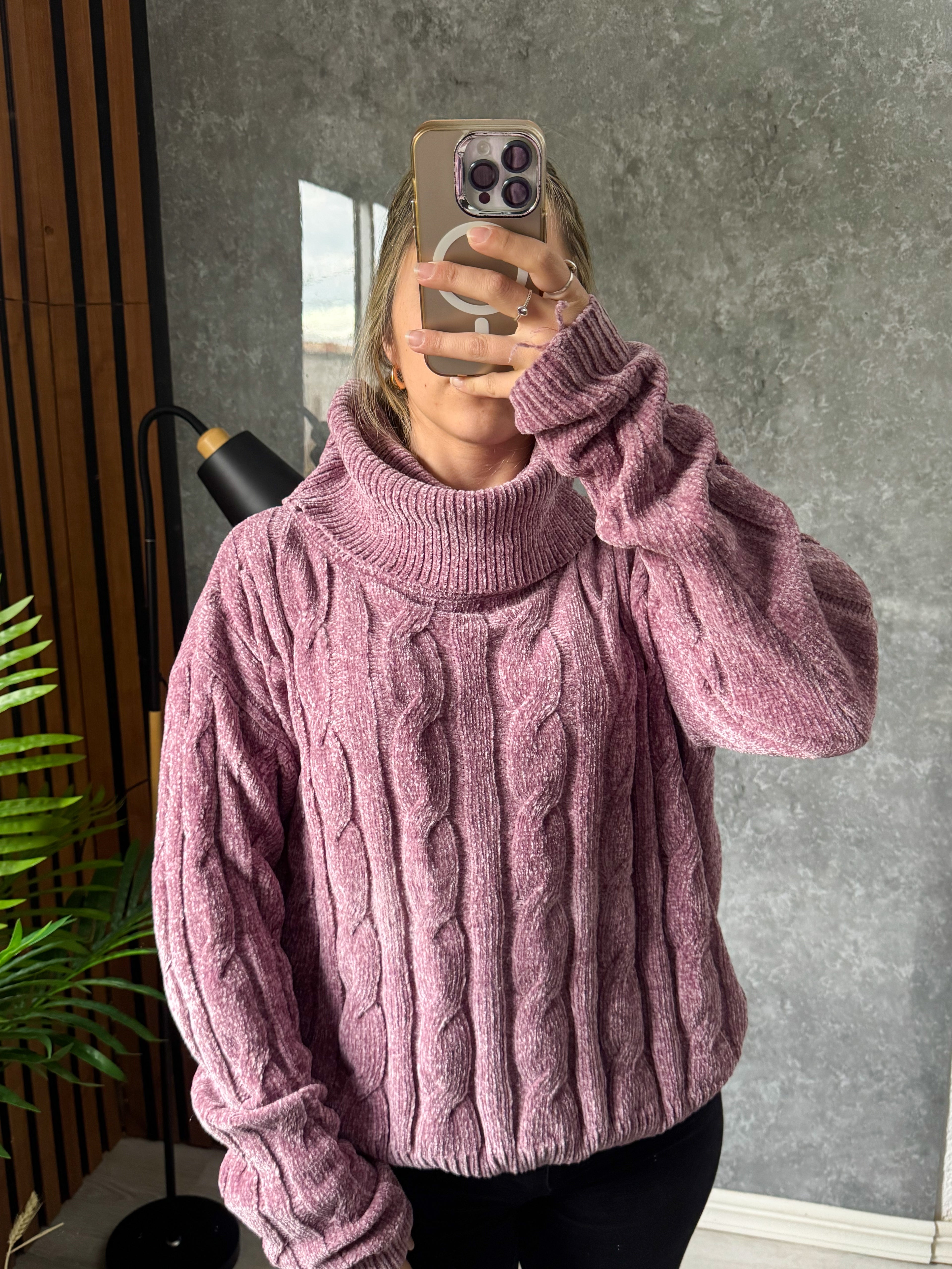 Polera de chenille rosa