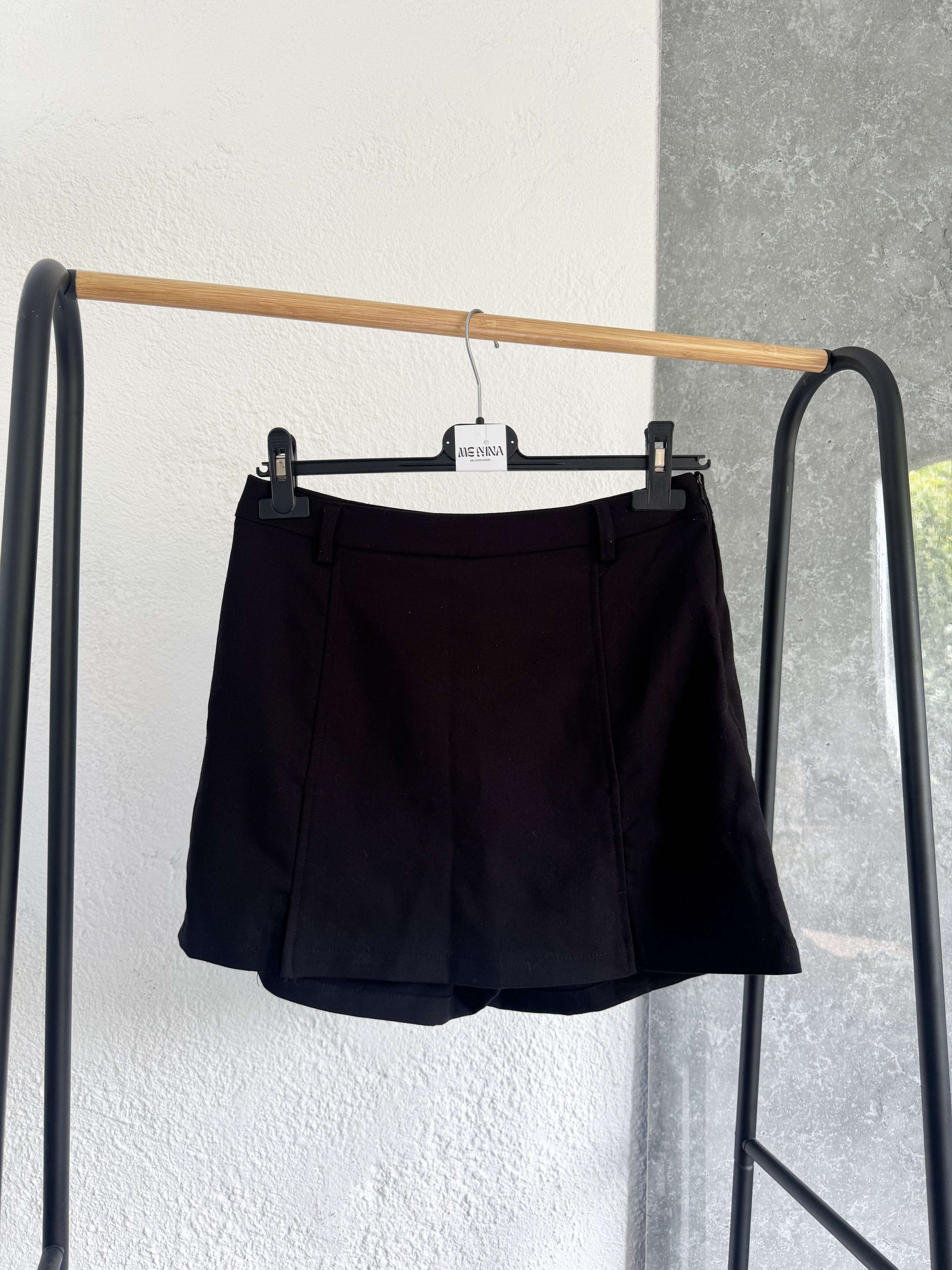 Short pollera negro Renner
