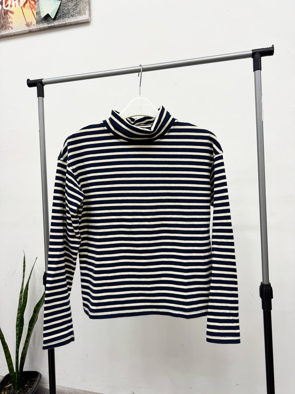 Polera a rayas azul y blanca