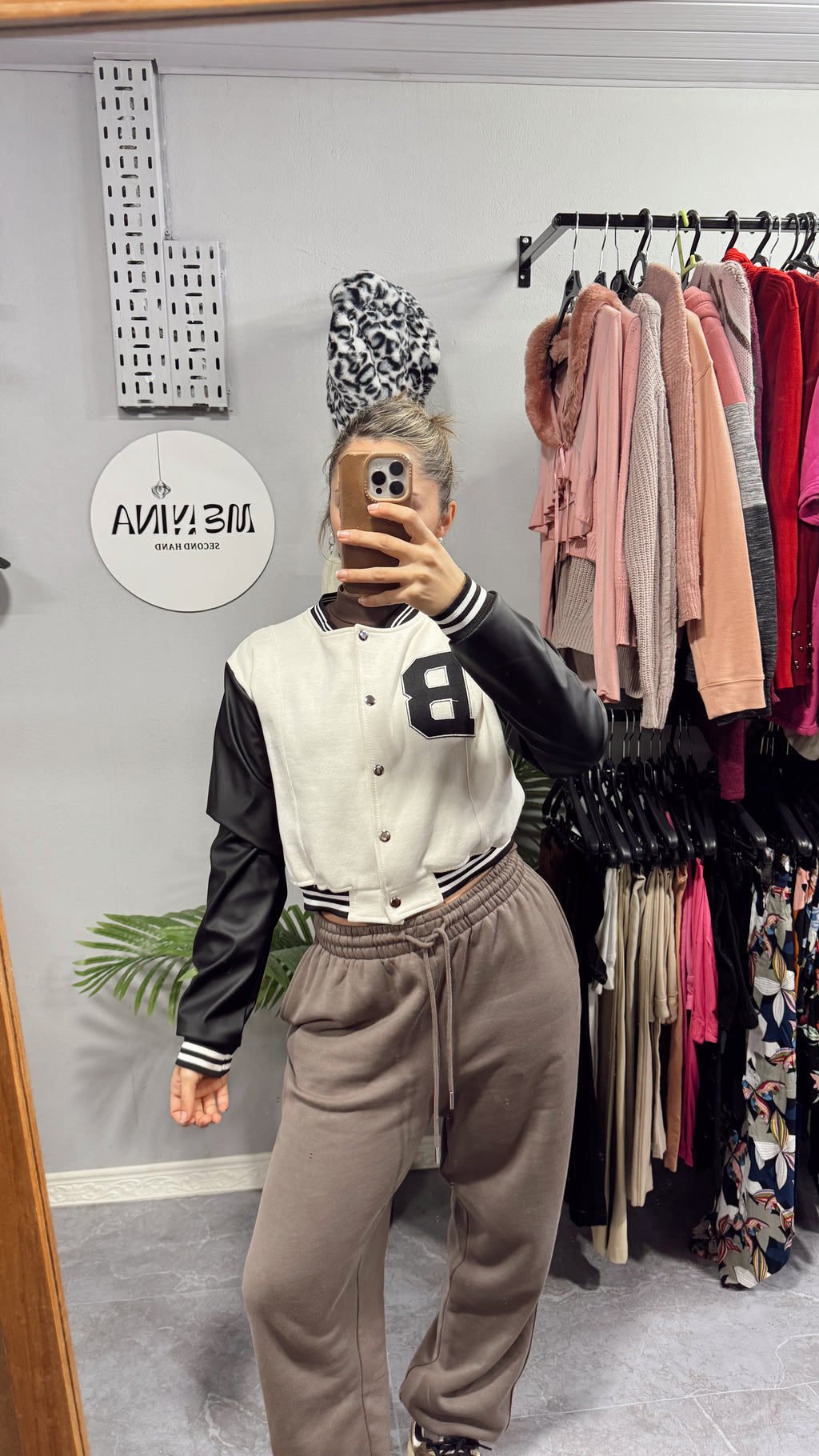 Bomber cuerina y beige
