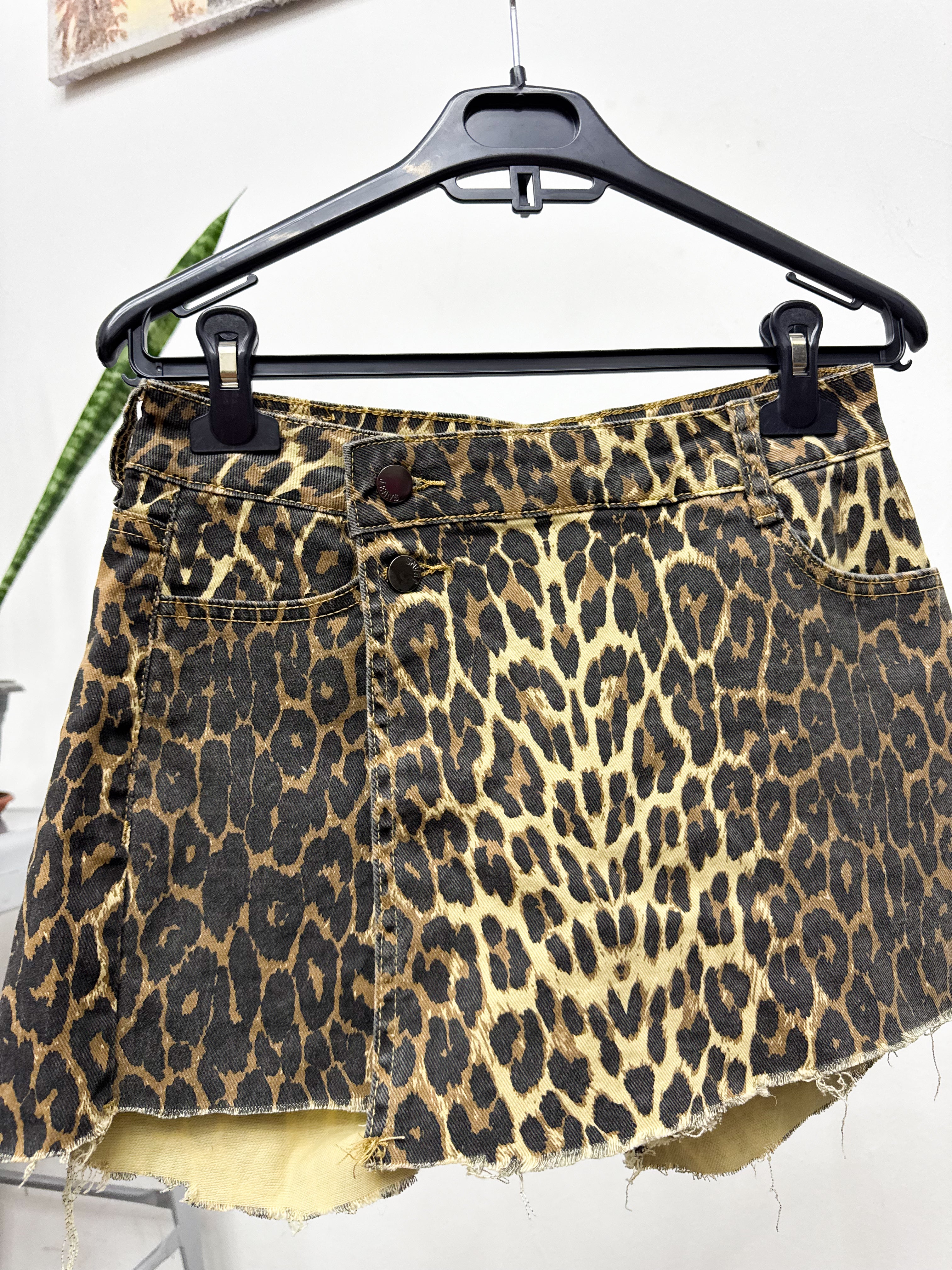 Short pollera animal print
