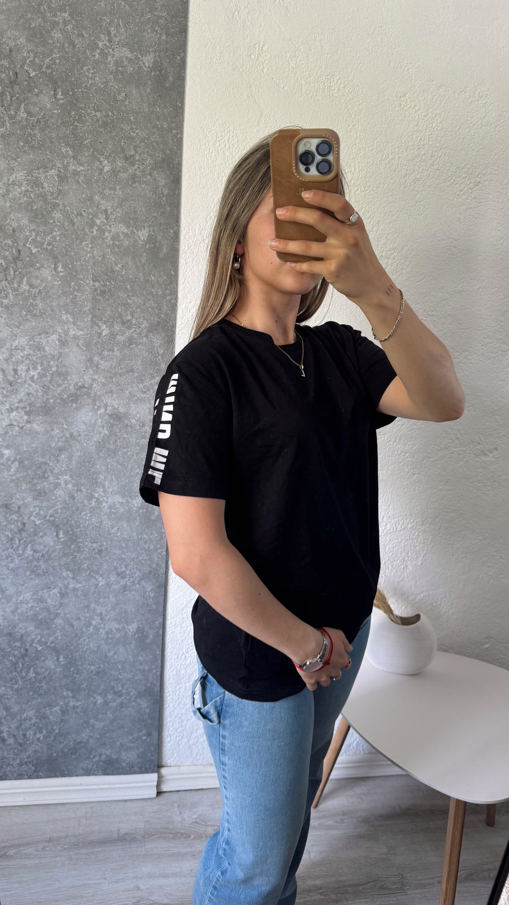 Remera negra talle L