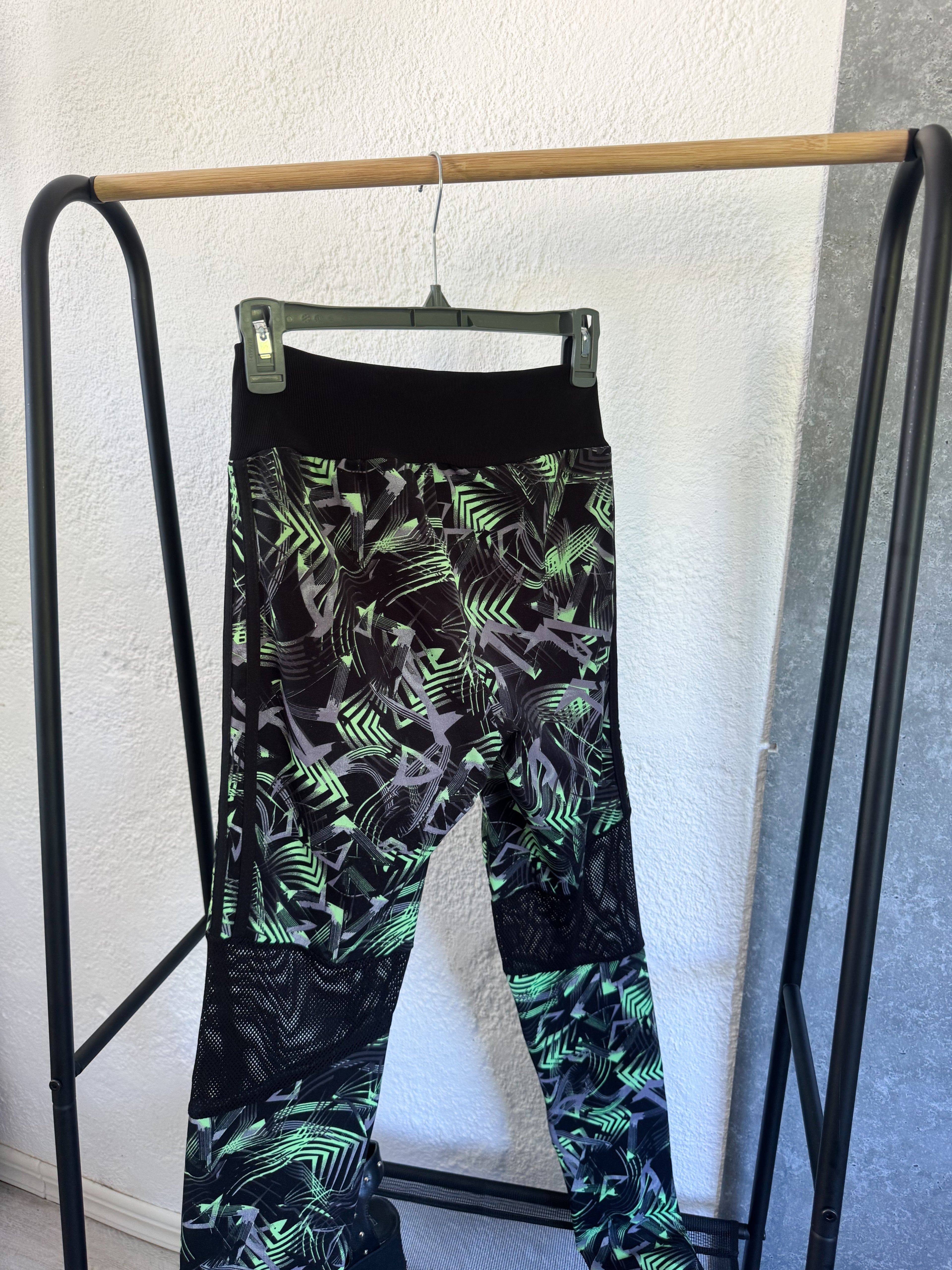 Calza deportiva gym verde y negro