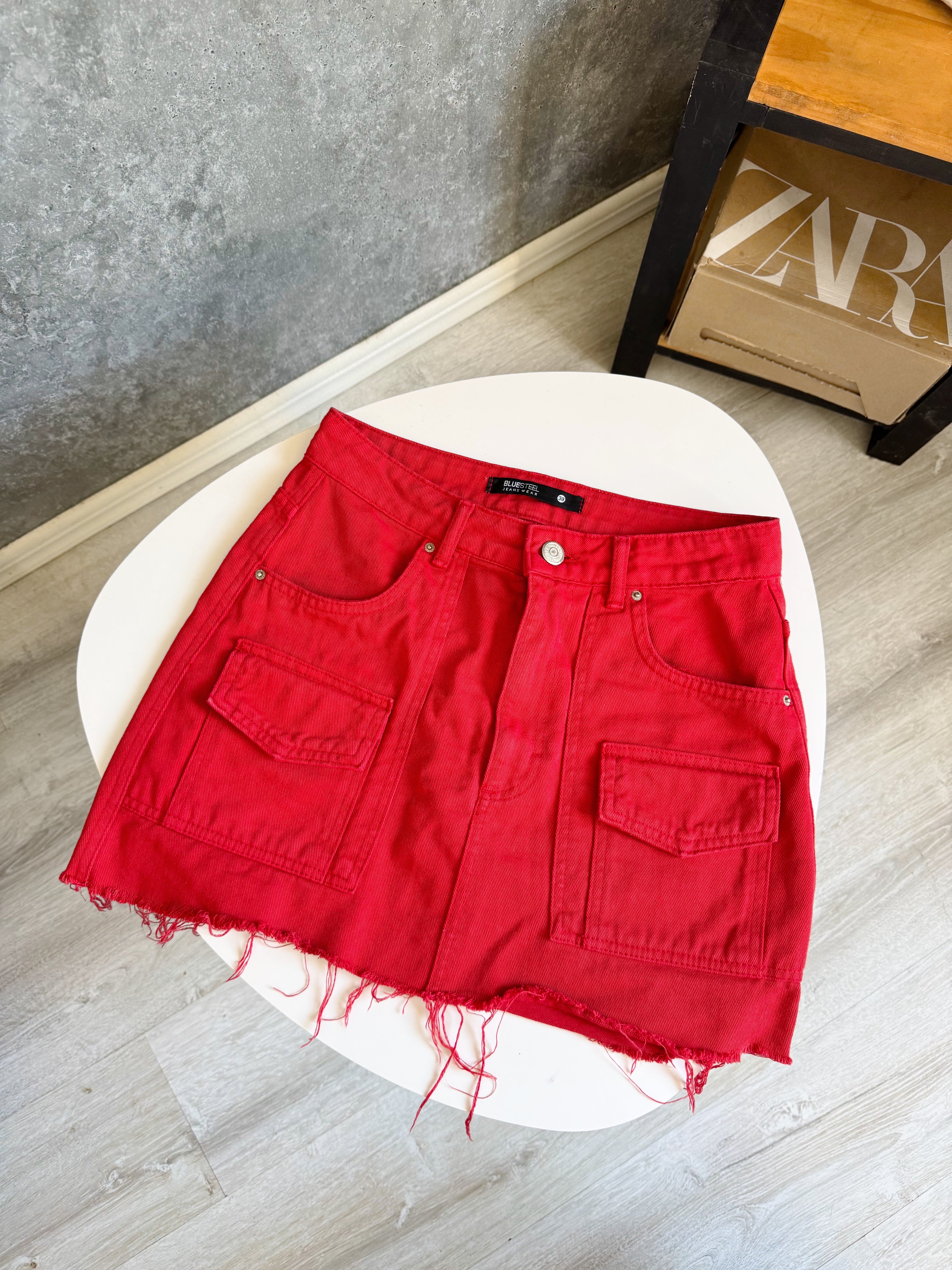 Pollera roja con bolsillos