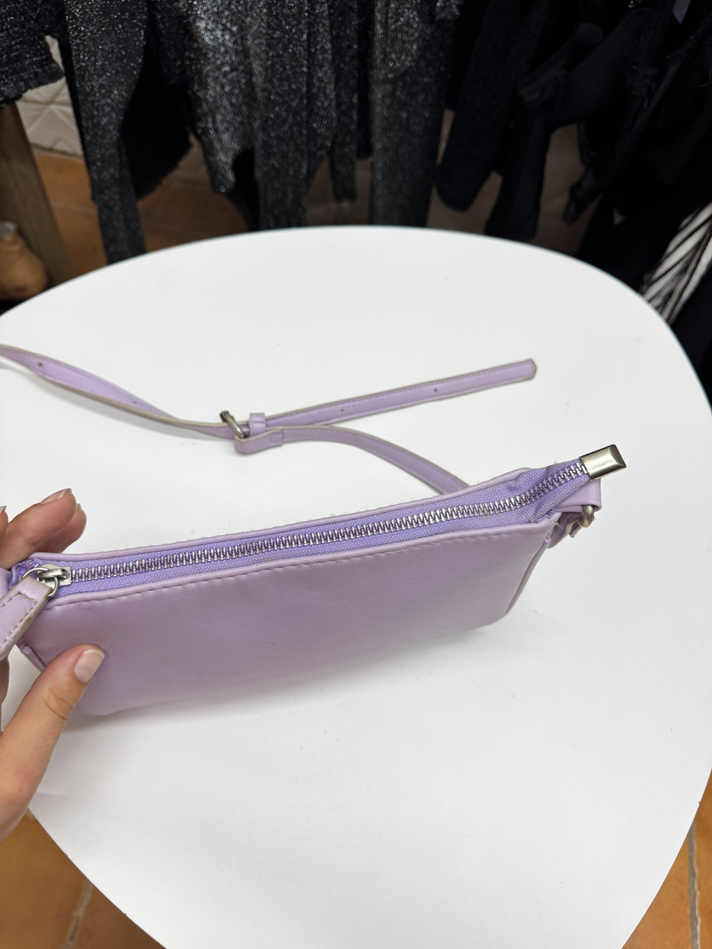 Cartera lila pastel mediana