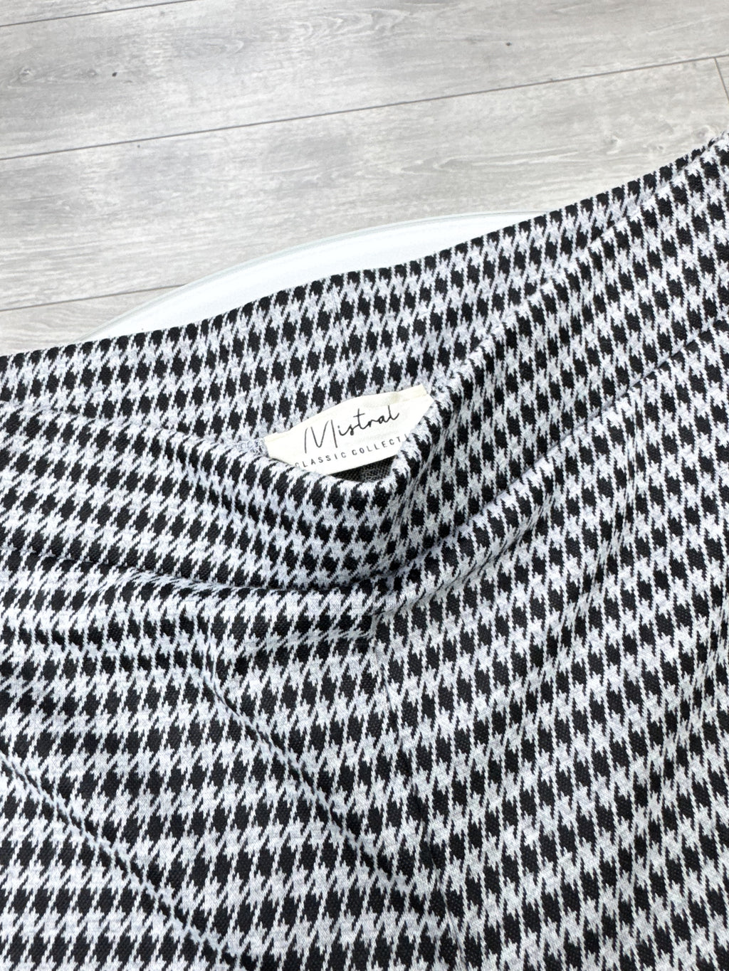 Pantalón ancho negro y blanco Mistral