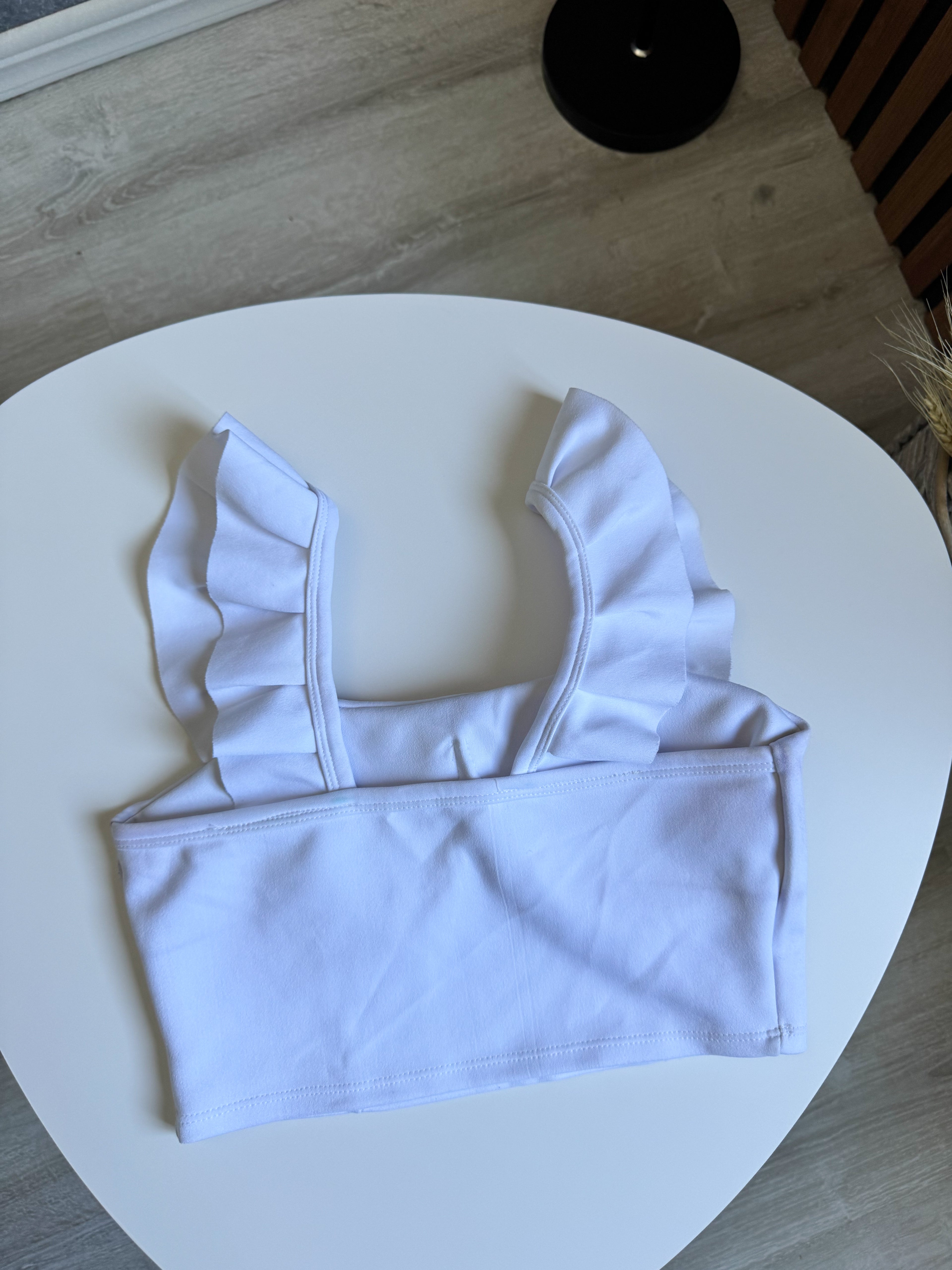 Top blanco de volados con push up