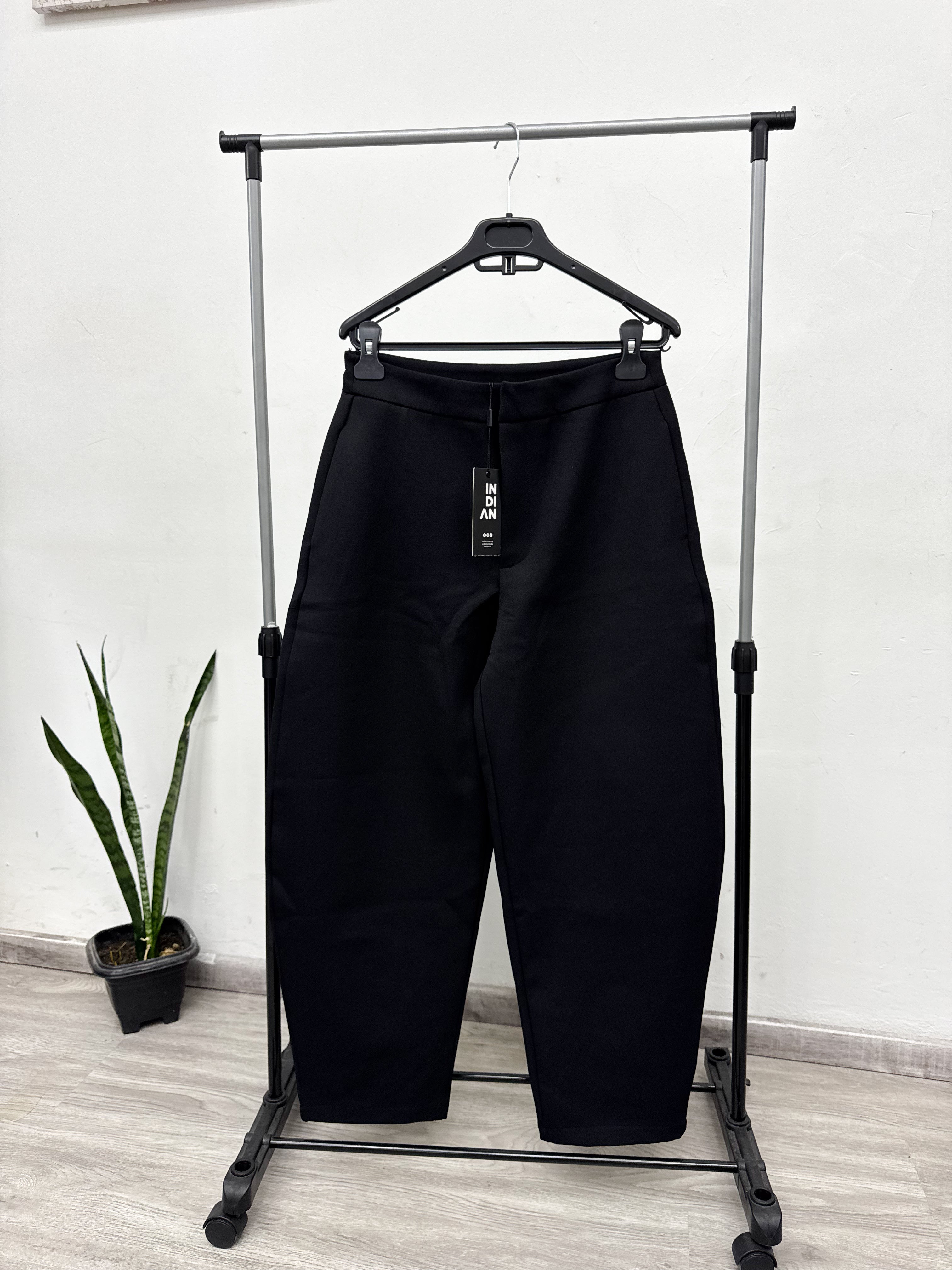 Pantalón negro ancho NUEVO