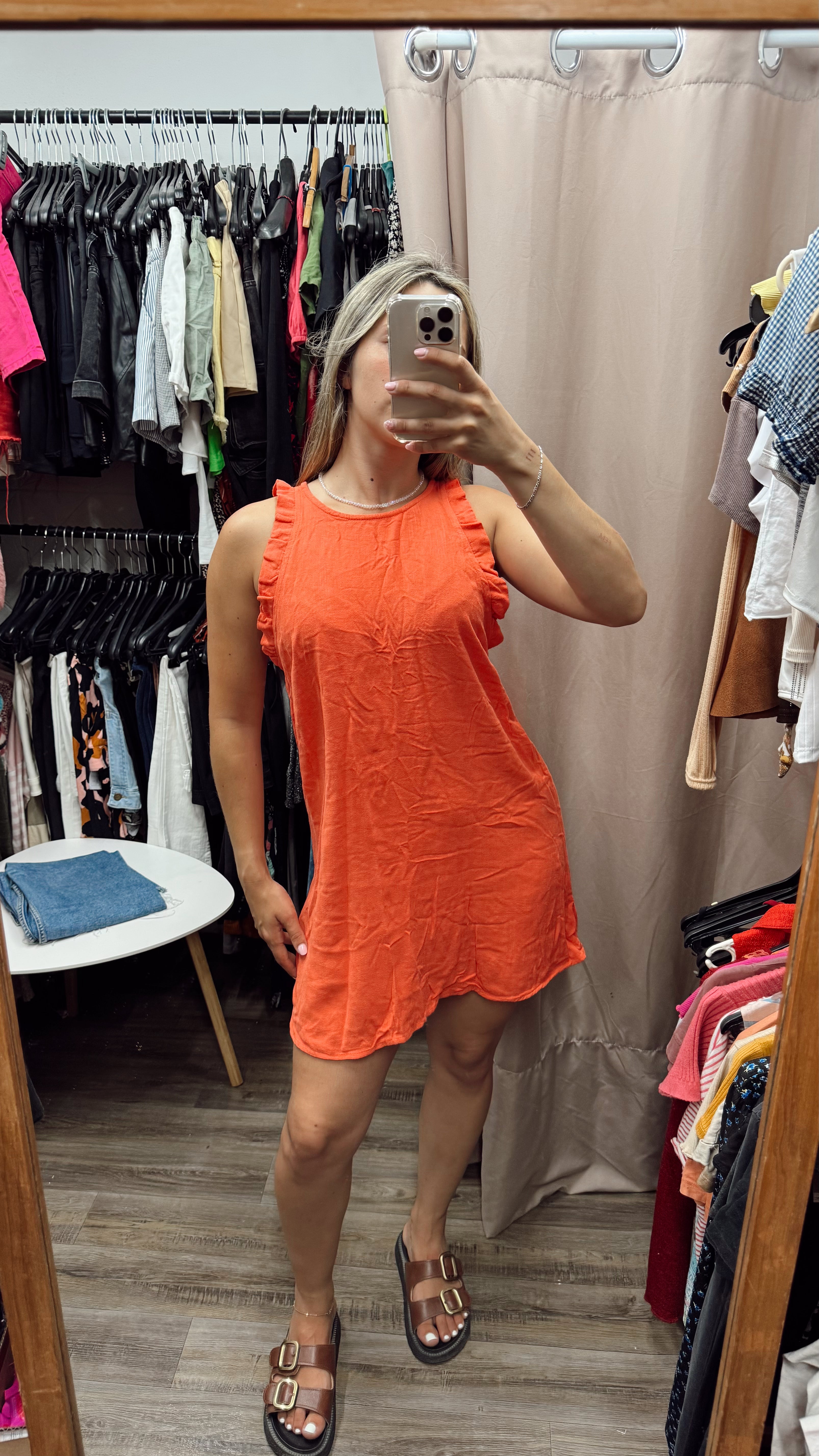 Vestido naranja de lino