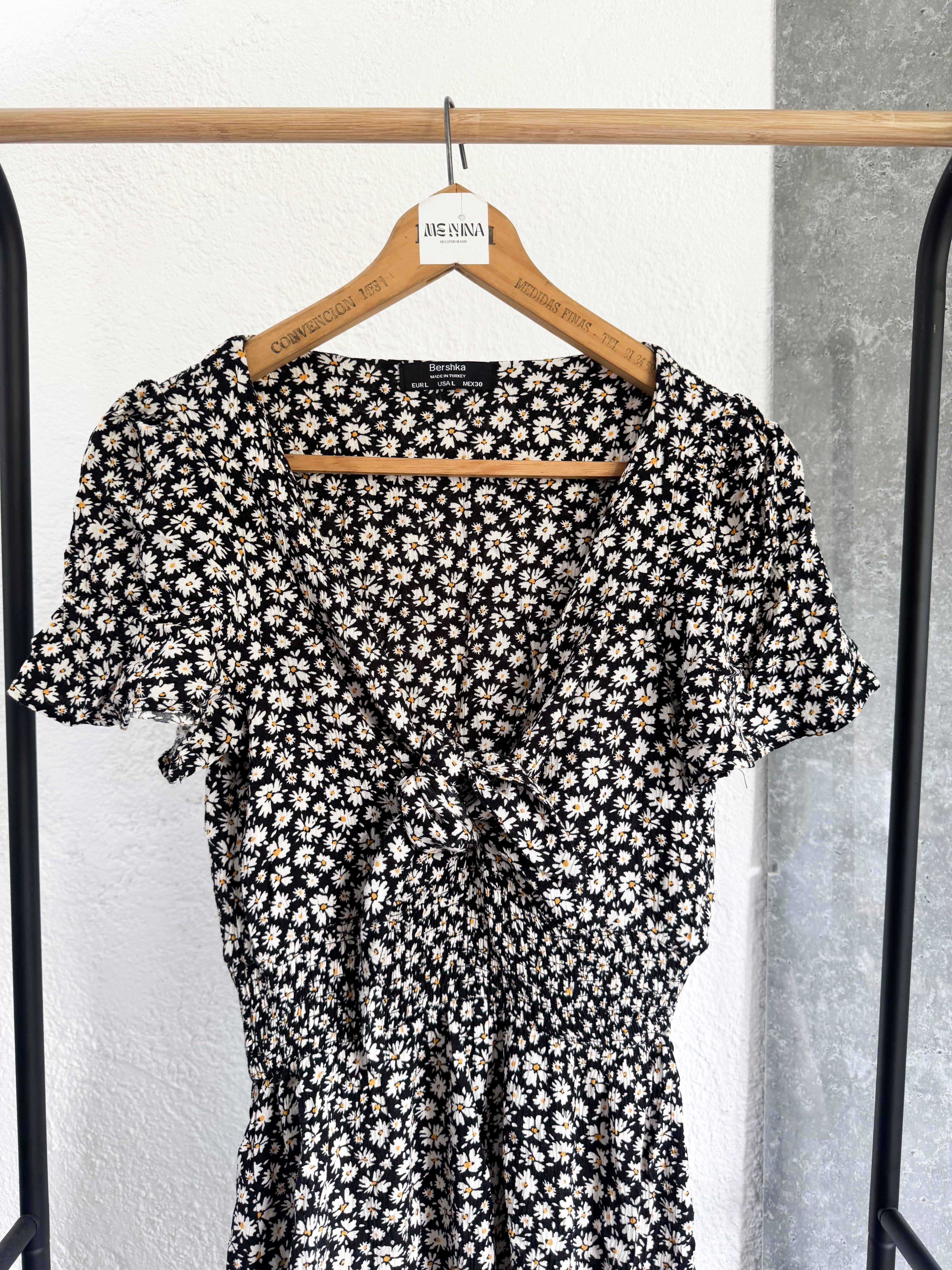 Monito negro floreado Bershka