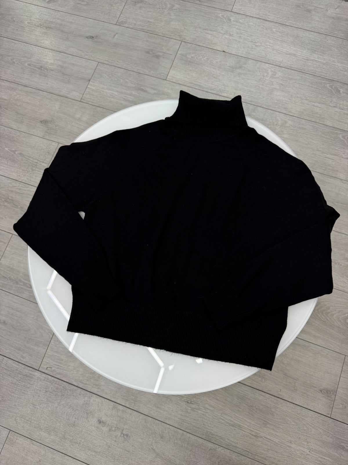 Polera negra de hilo Renner talle M