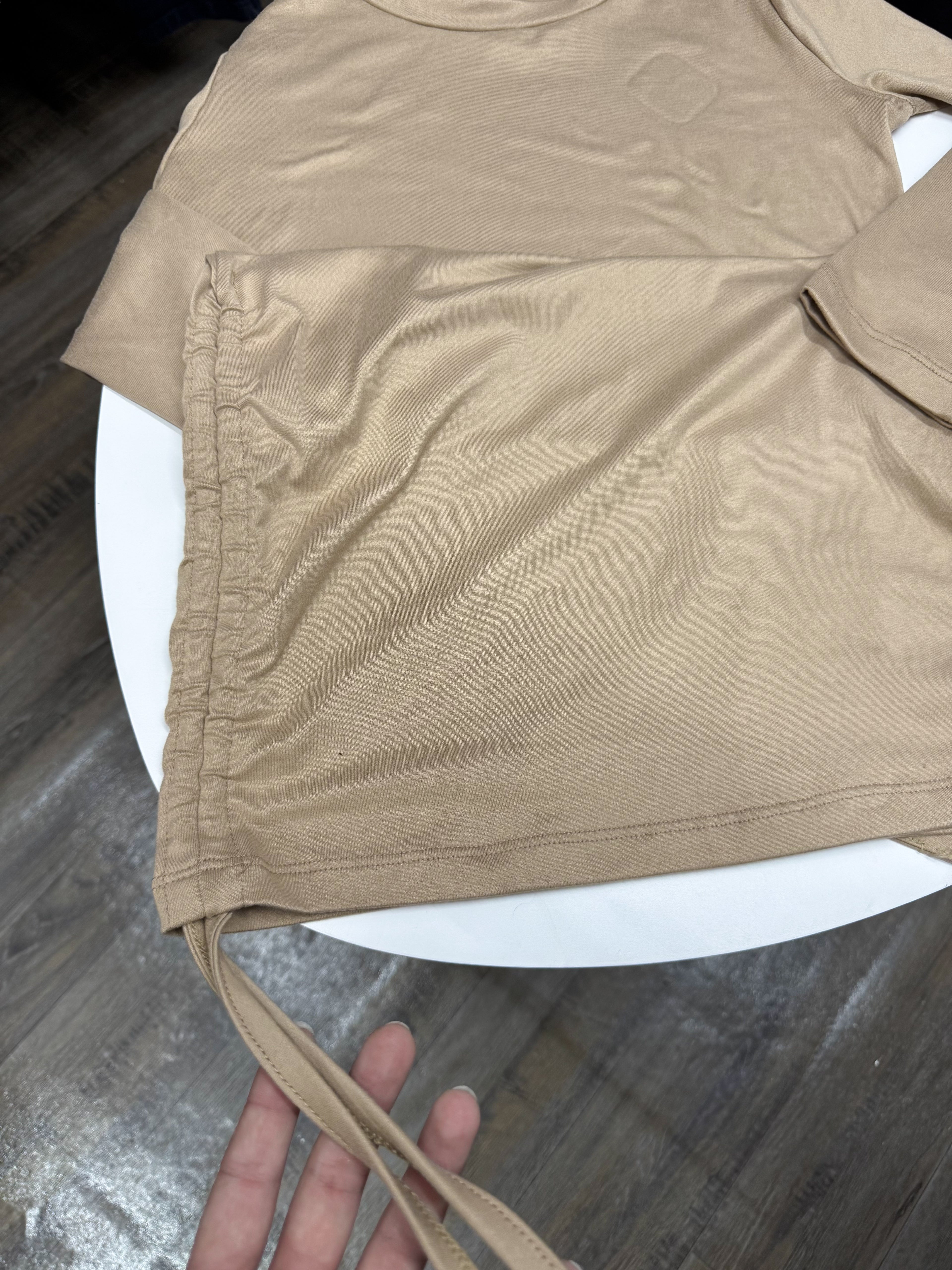 Vestido beige con frunce