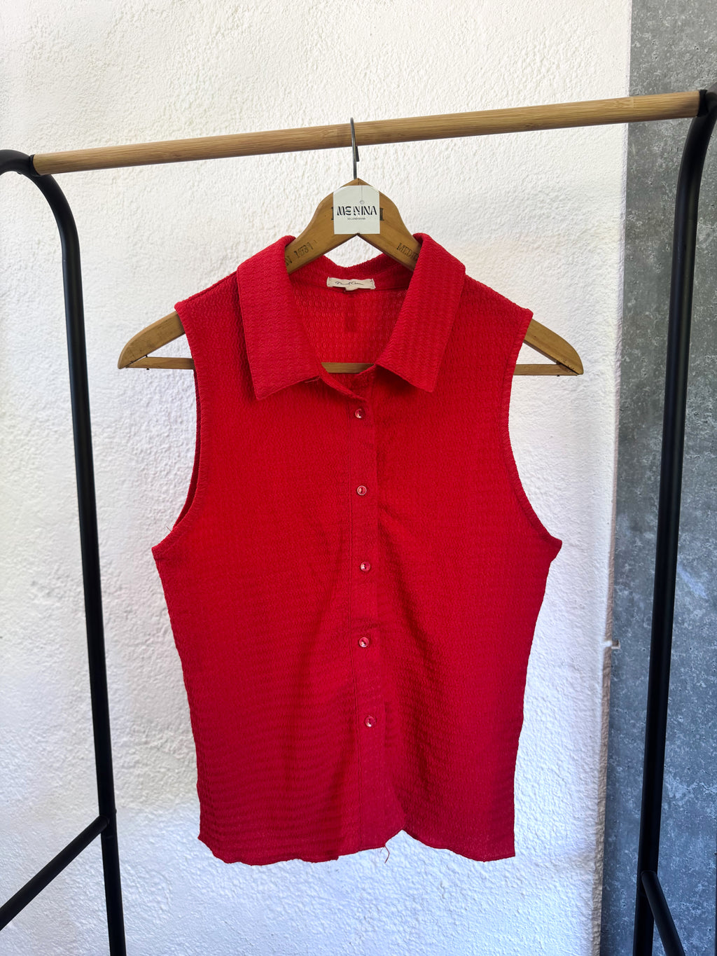 Camisa sin mangas roja