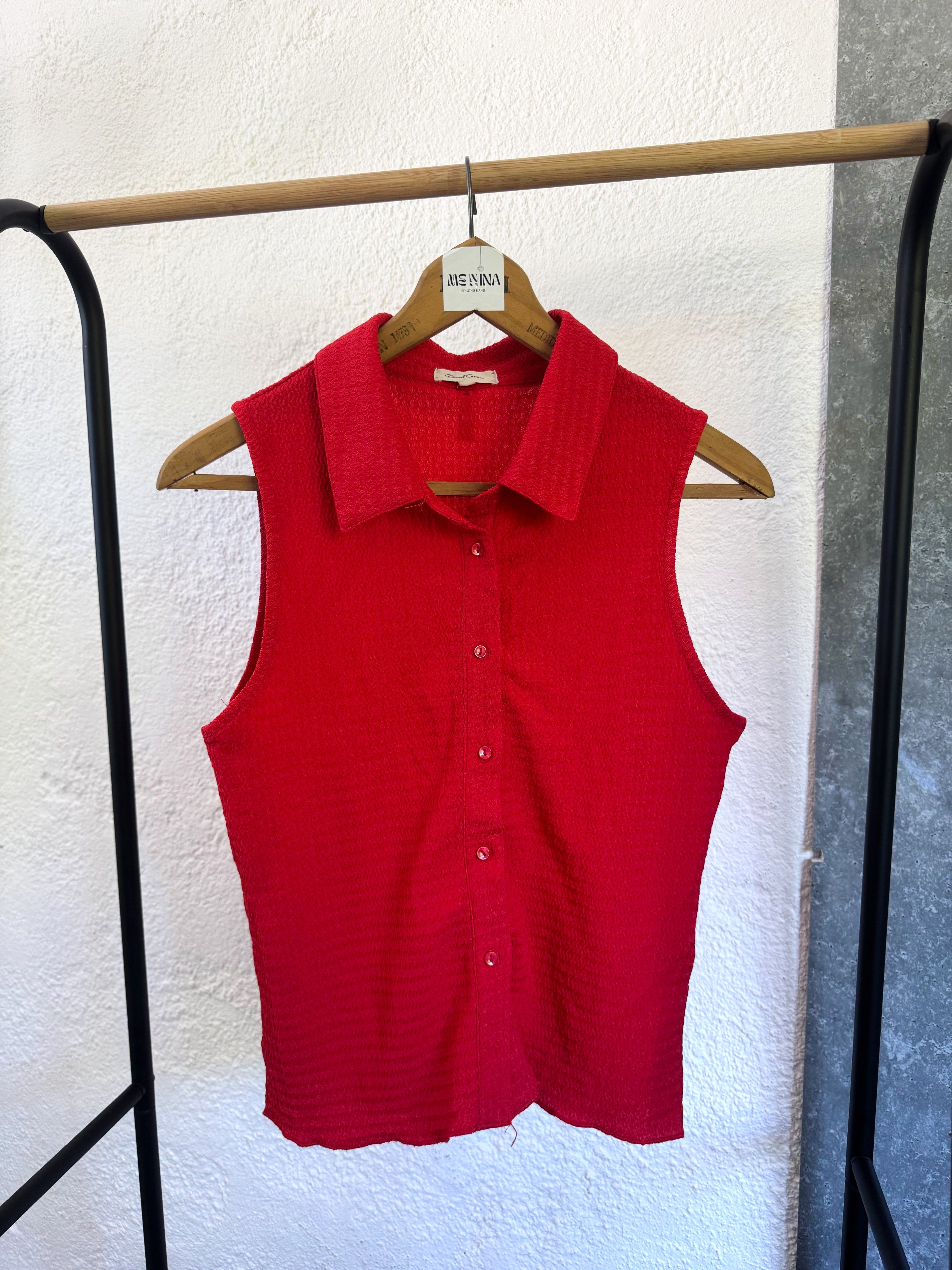 Camisa sin mangas roja