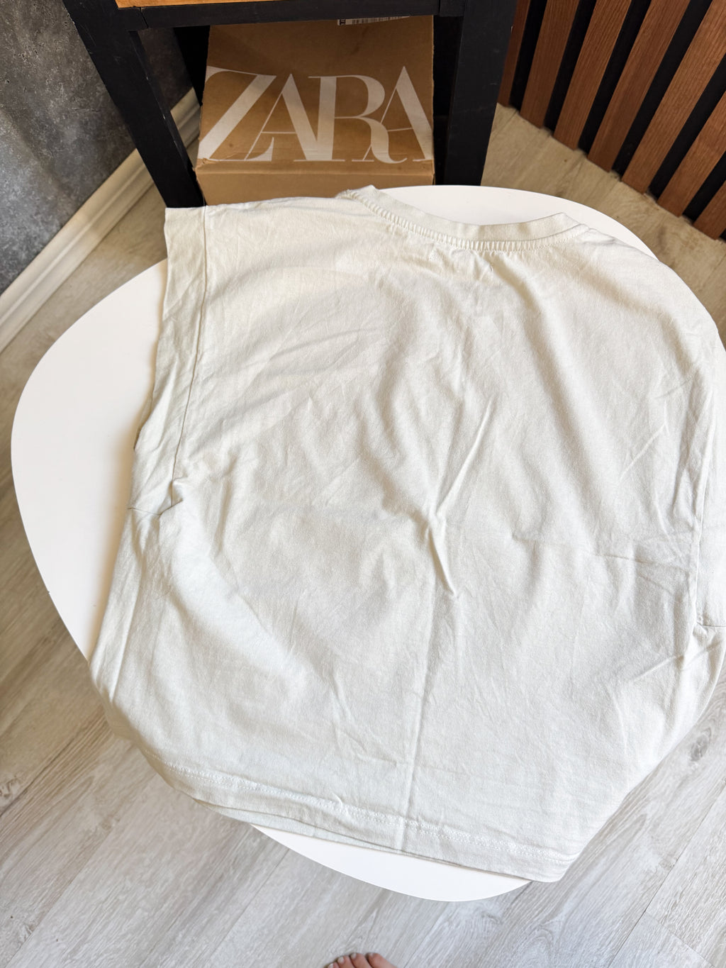 Remerita beige con diseño