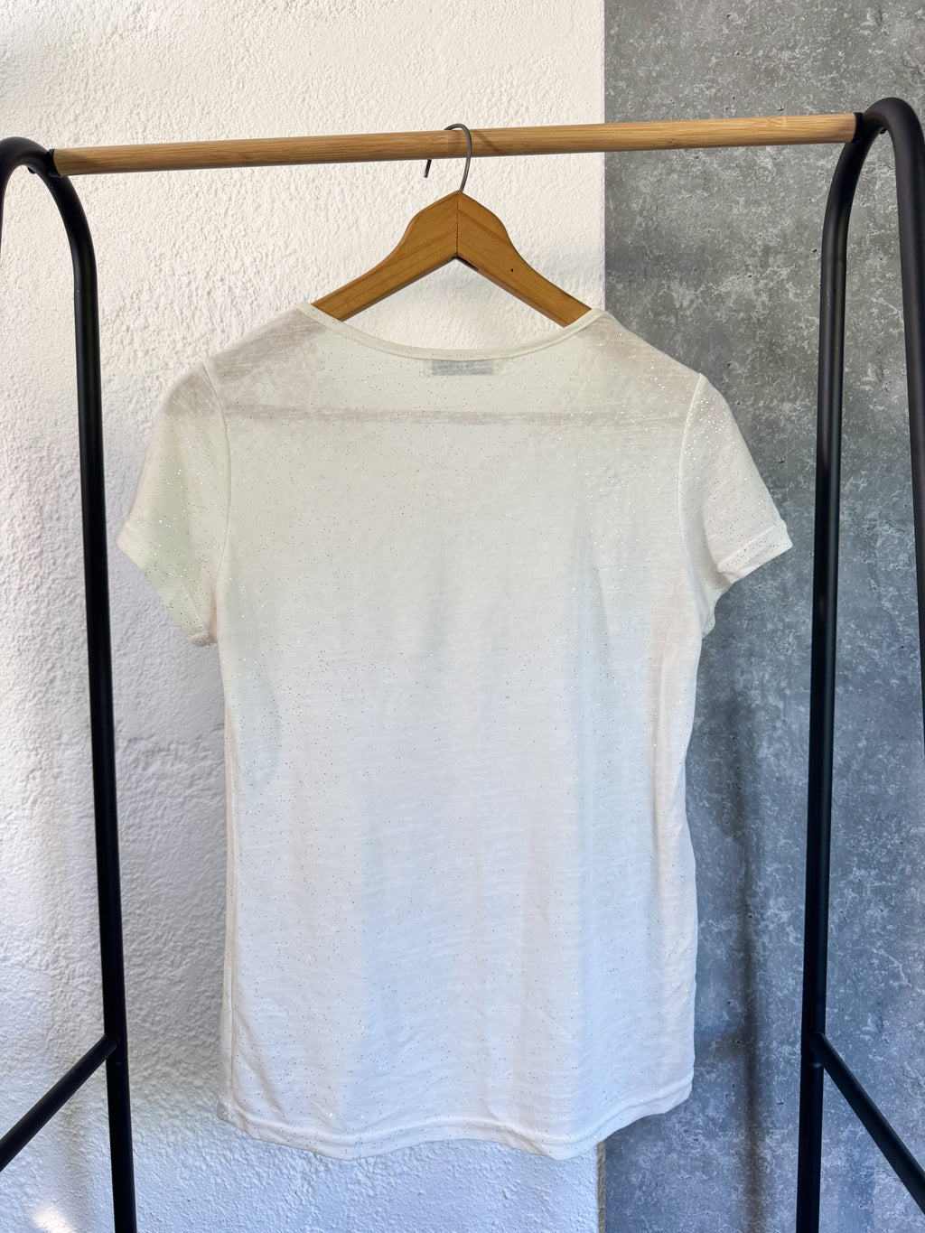 Remera blanca manga corta con brillos