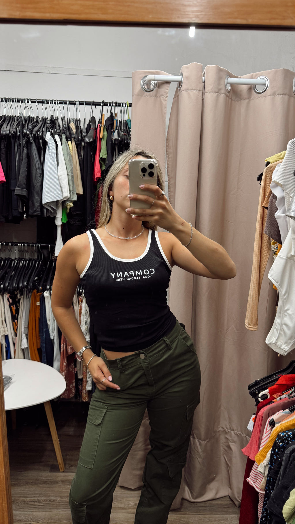 Top musculosa negro con blanco