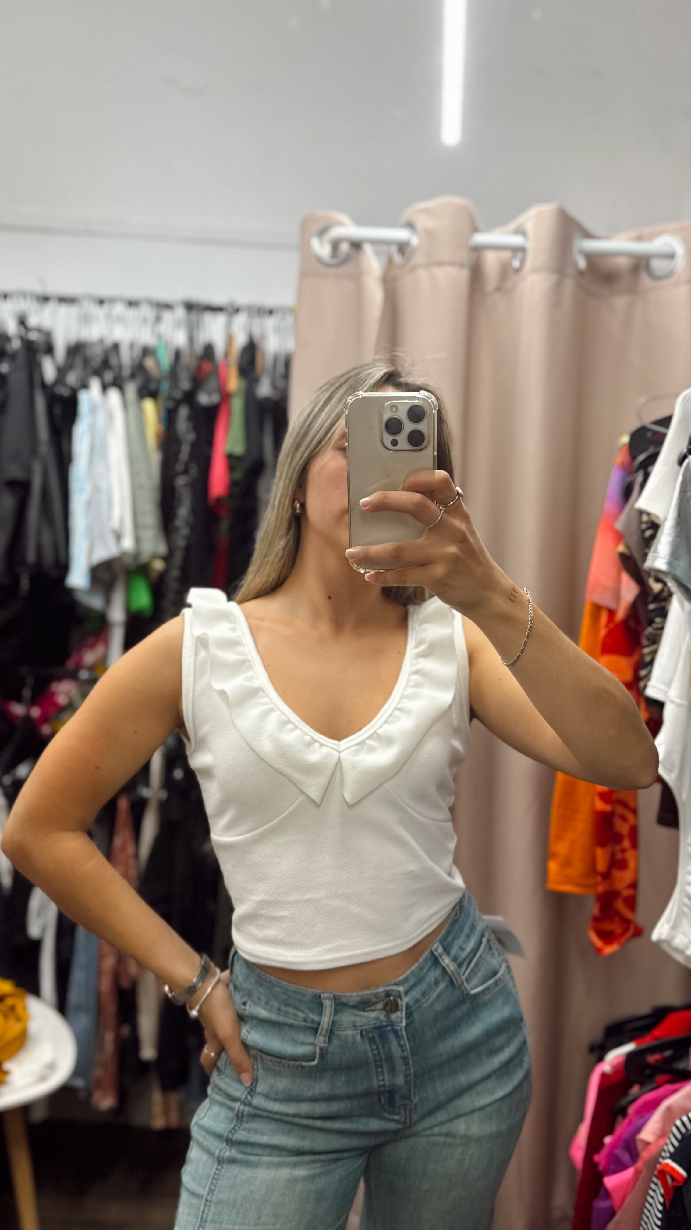 Top blanco con volados