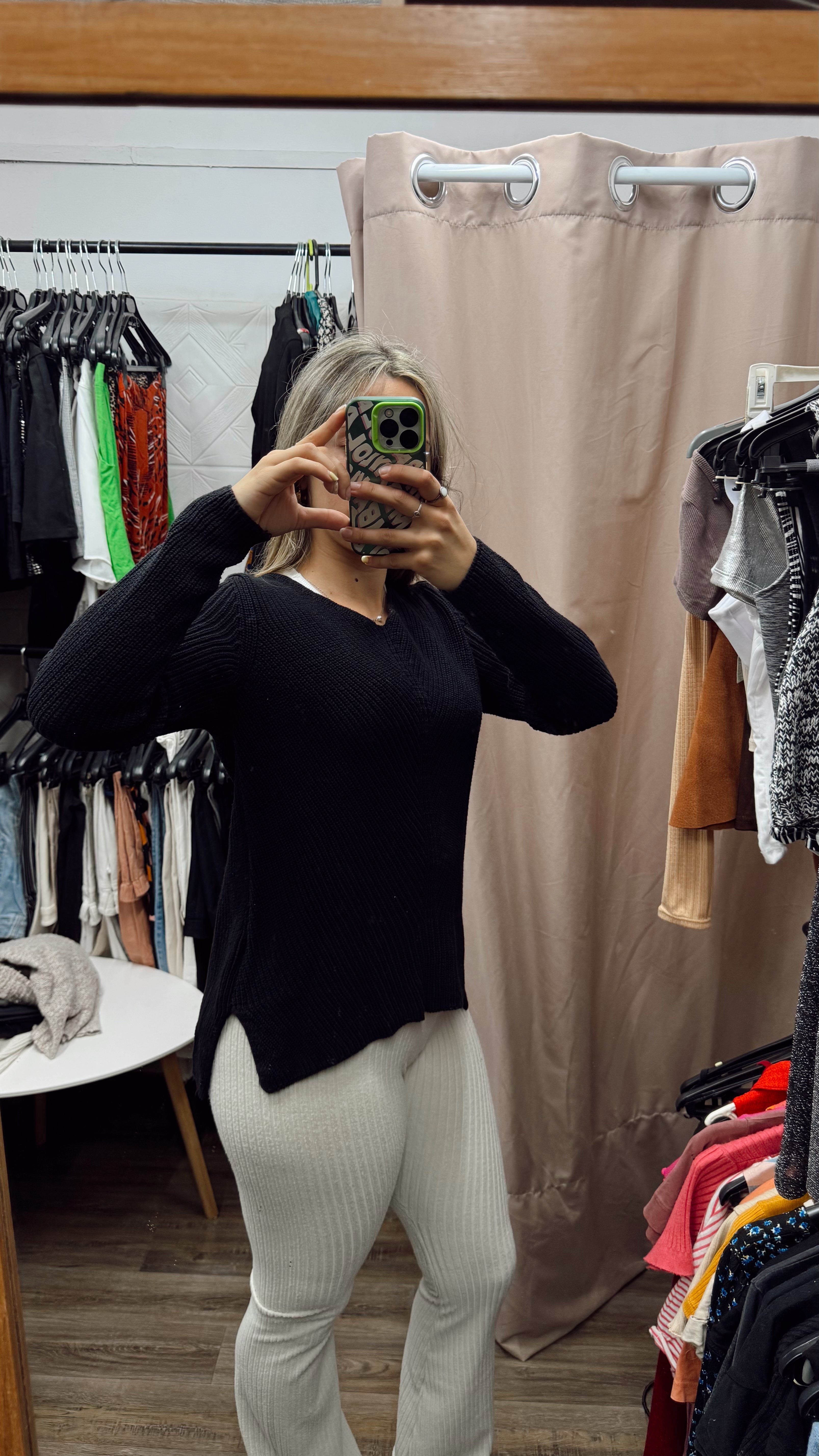 Buzo negro de hilo Guapa