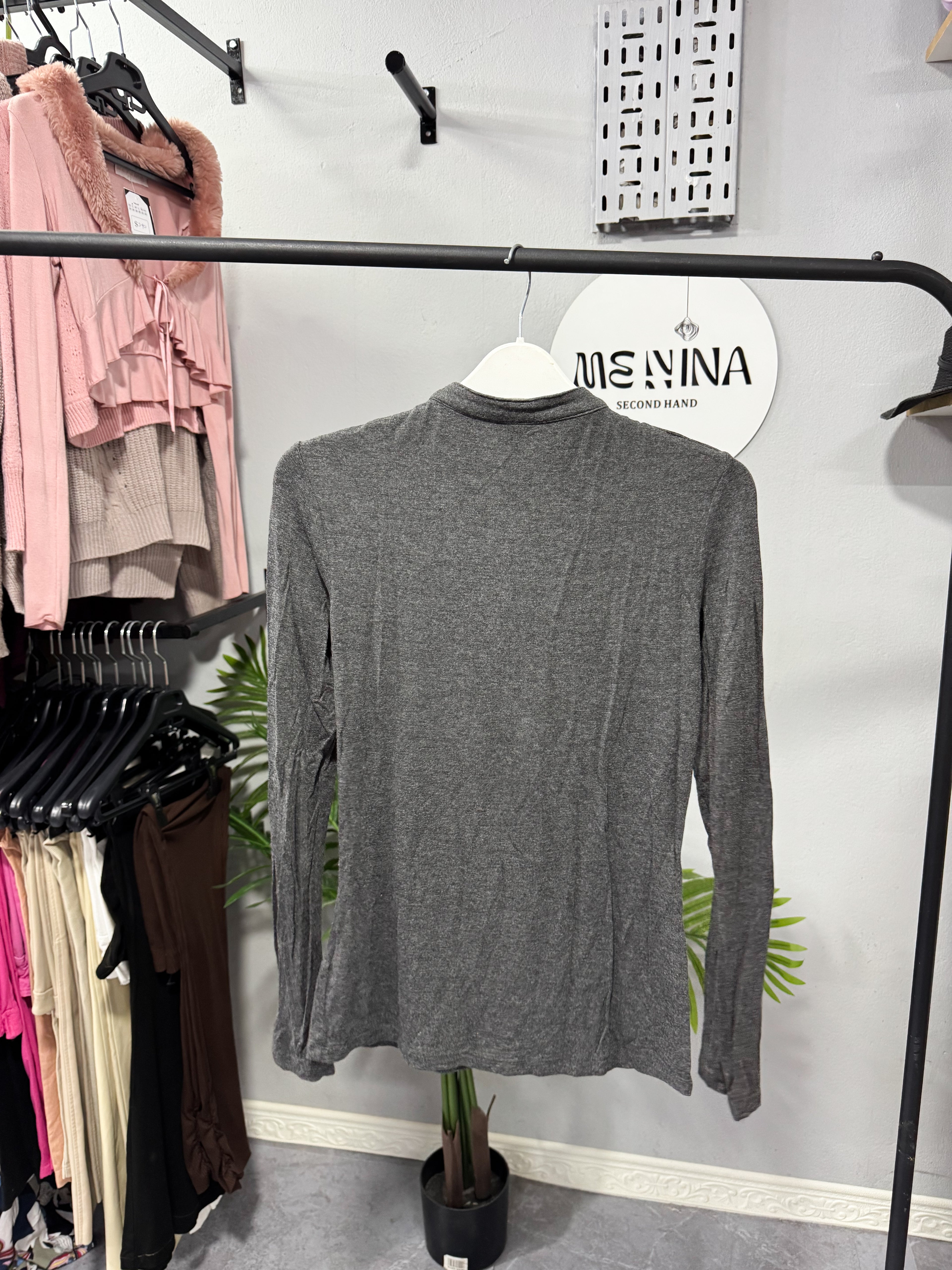 Remera básica manga larga gris