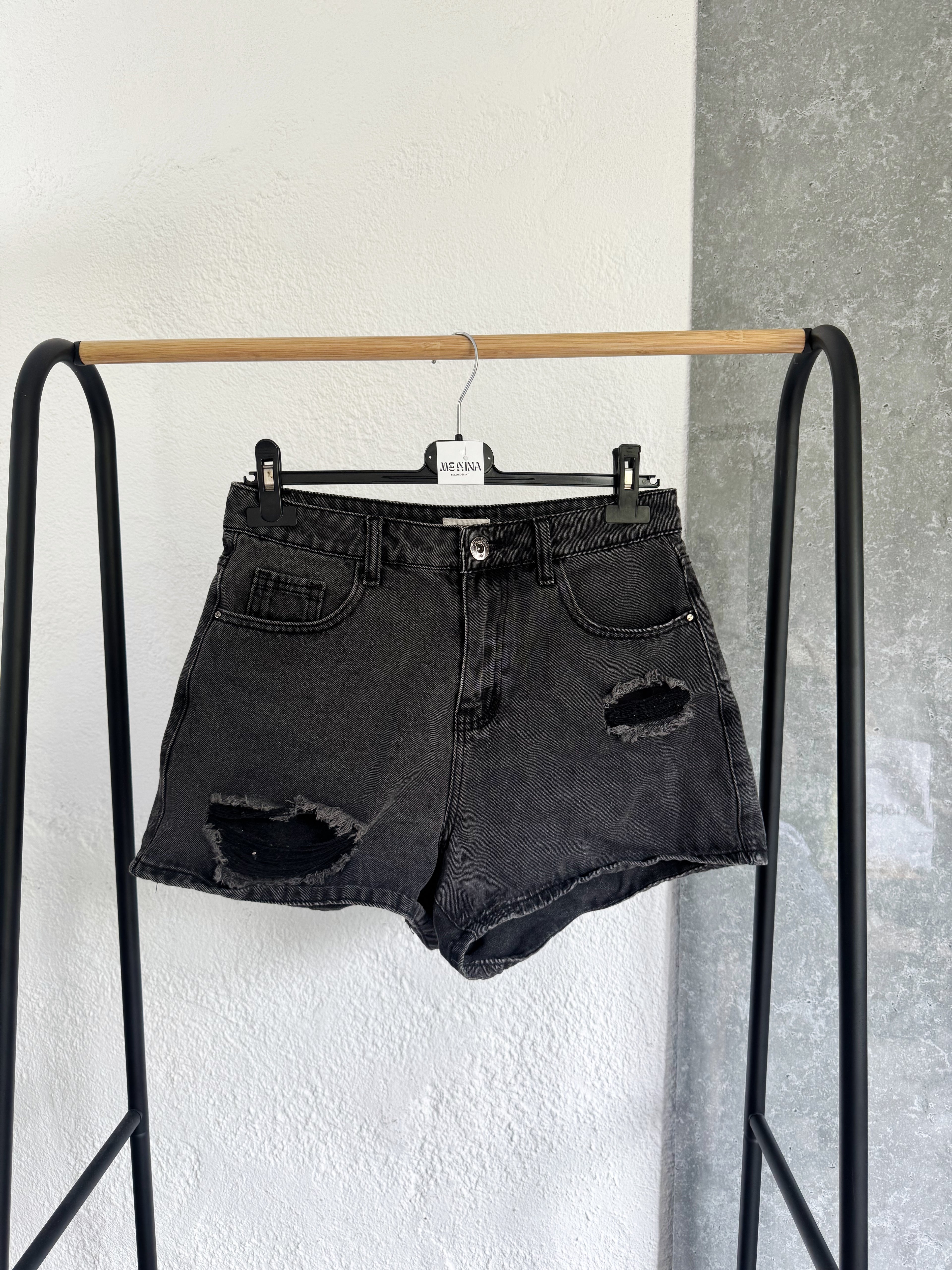 Short negro Daniel Cassin