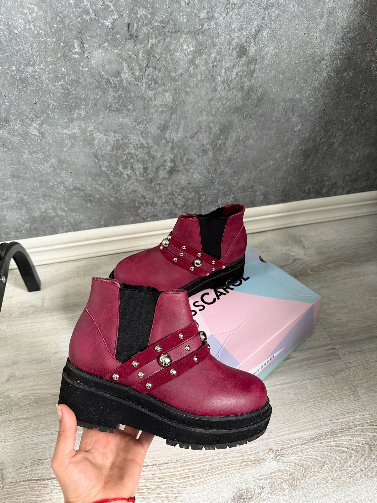 Botas bordó Miss Carol