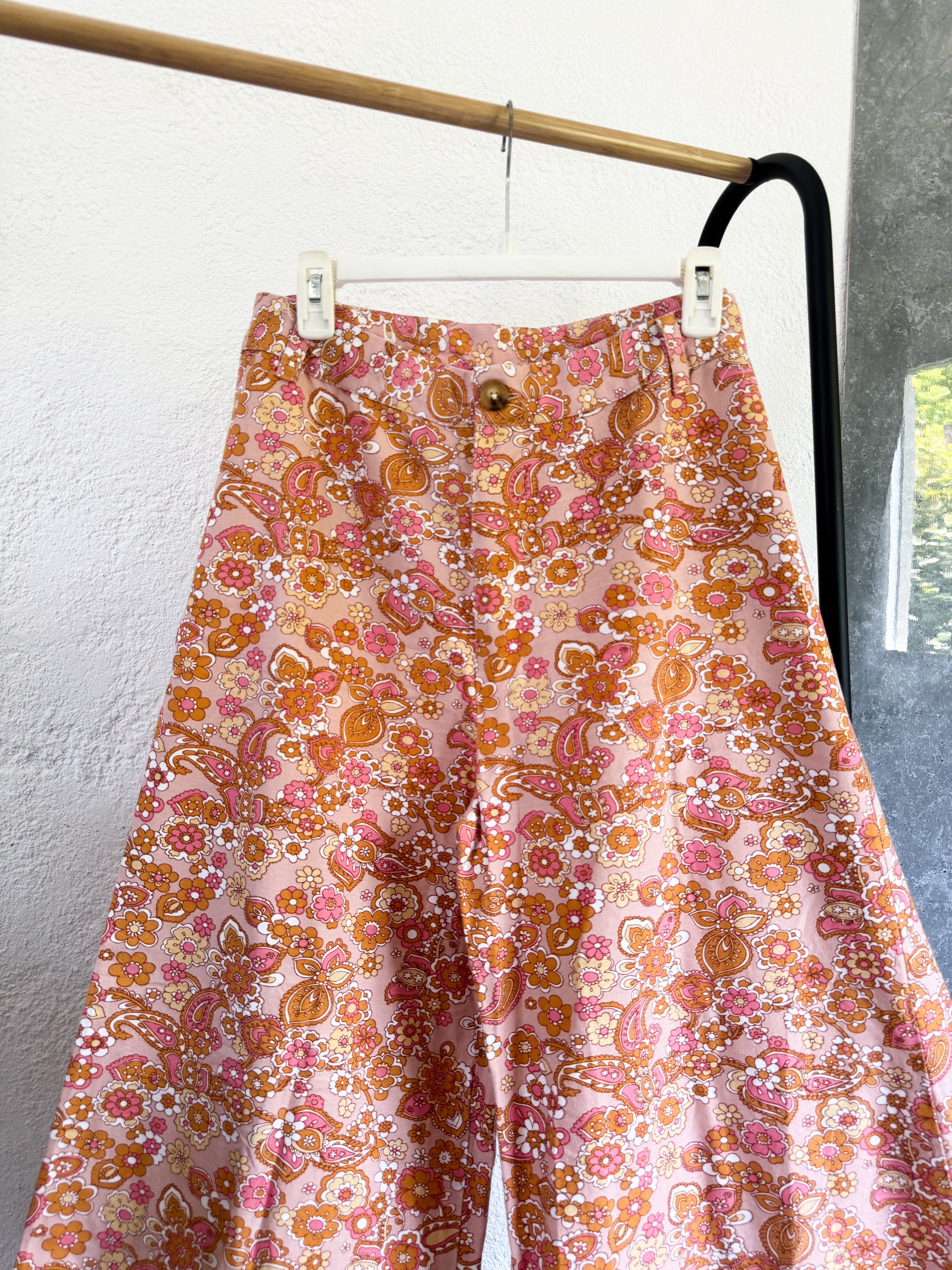 Pantalón floreado de Indian