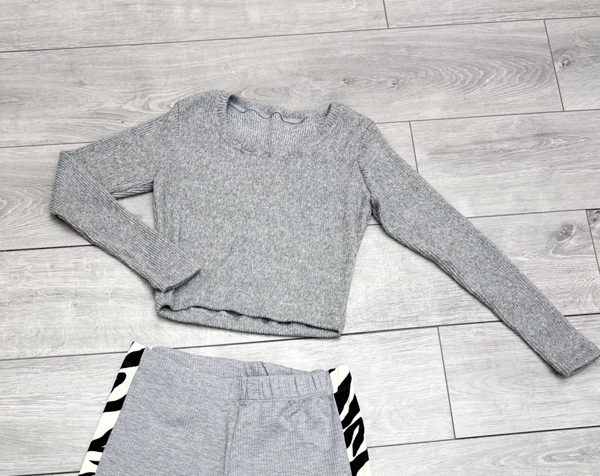 NUEVA remerita gris lanilla básica