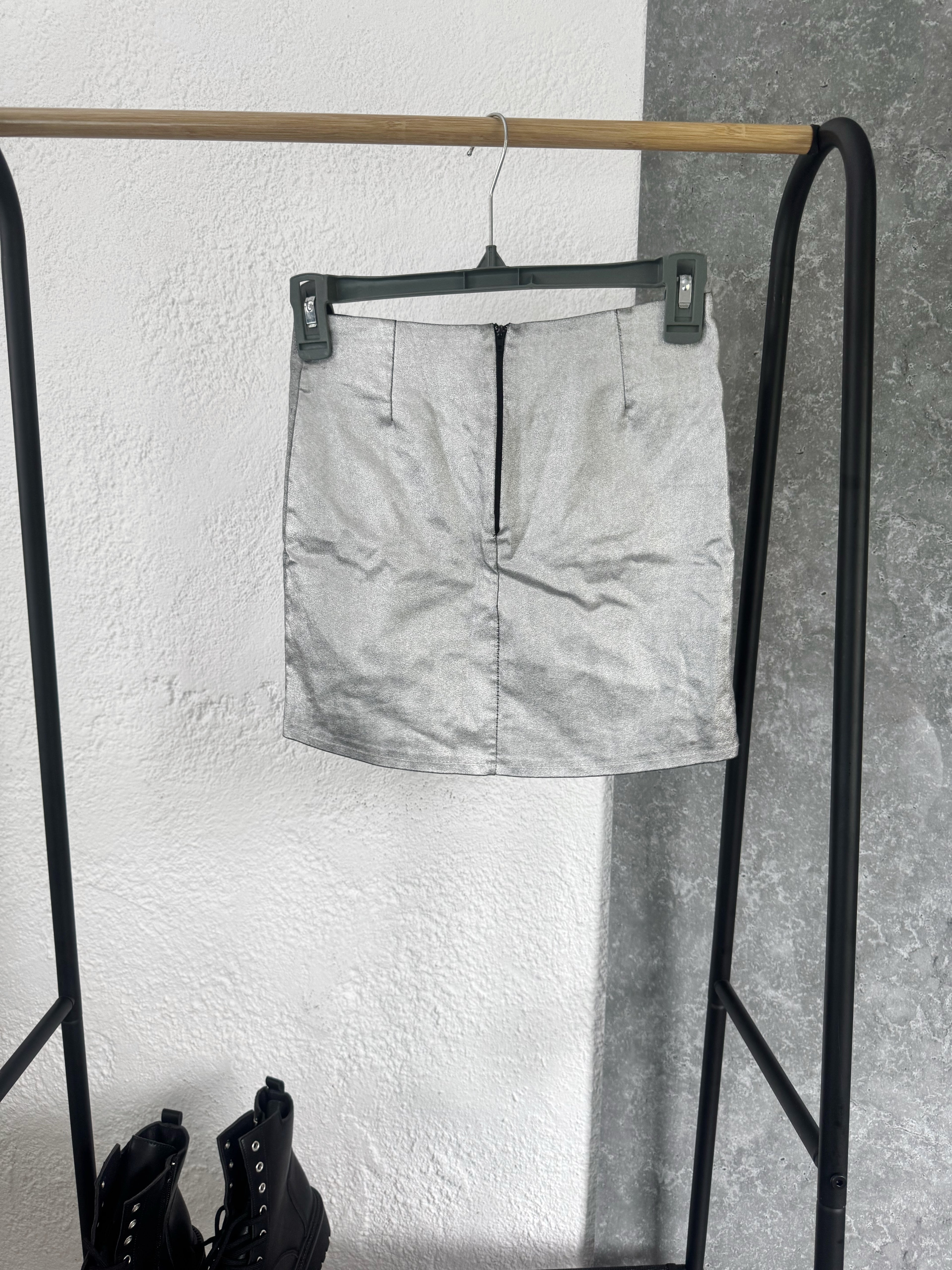 Pollera mini plateada