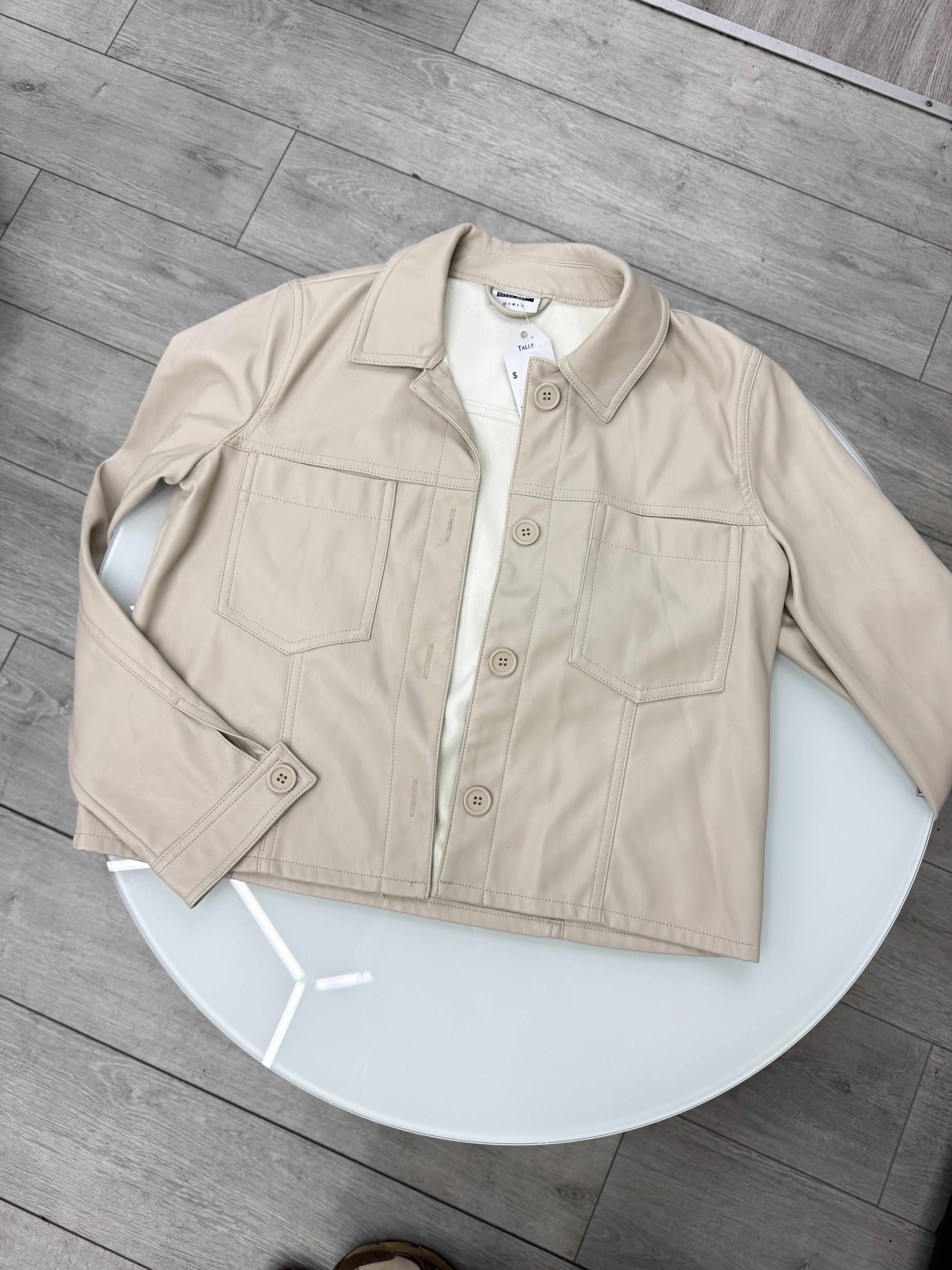 Chaqueta beige eco cuero ONLY talle XS