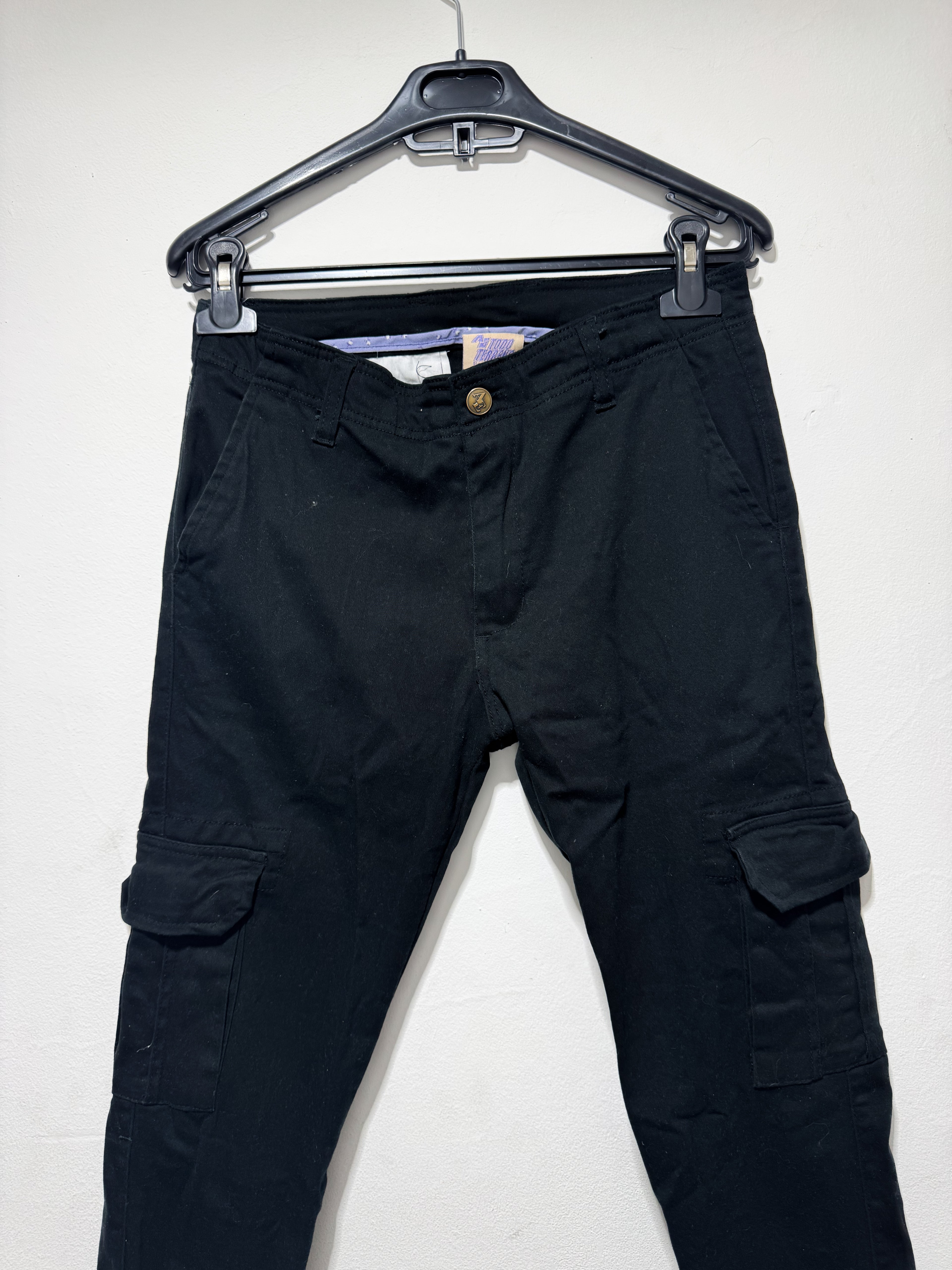 Pantalón cargo negro talle 28