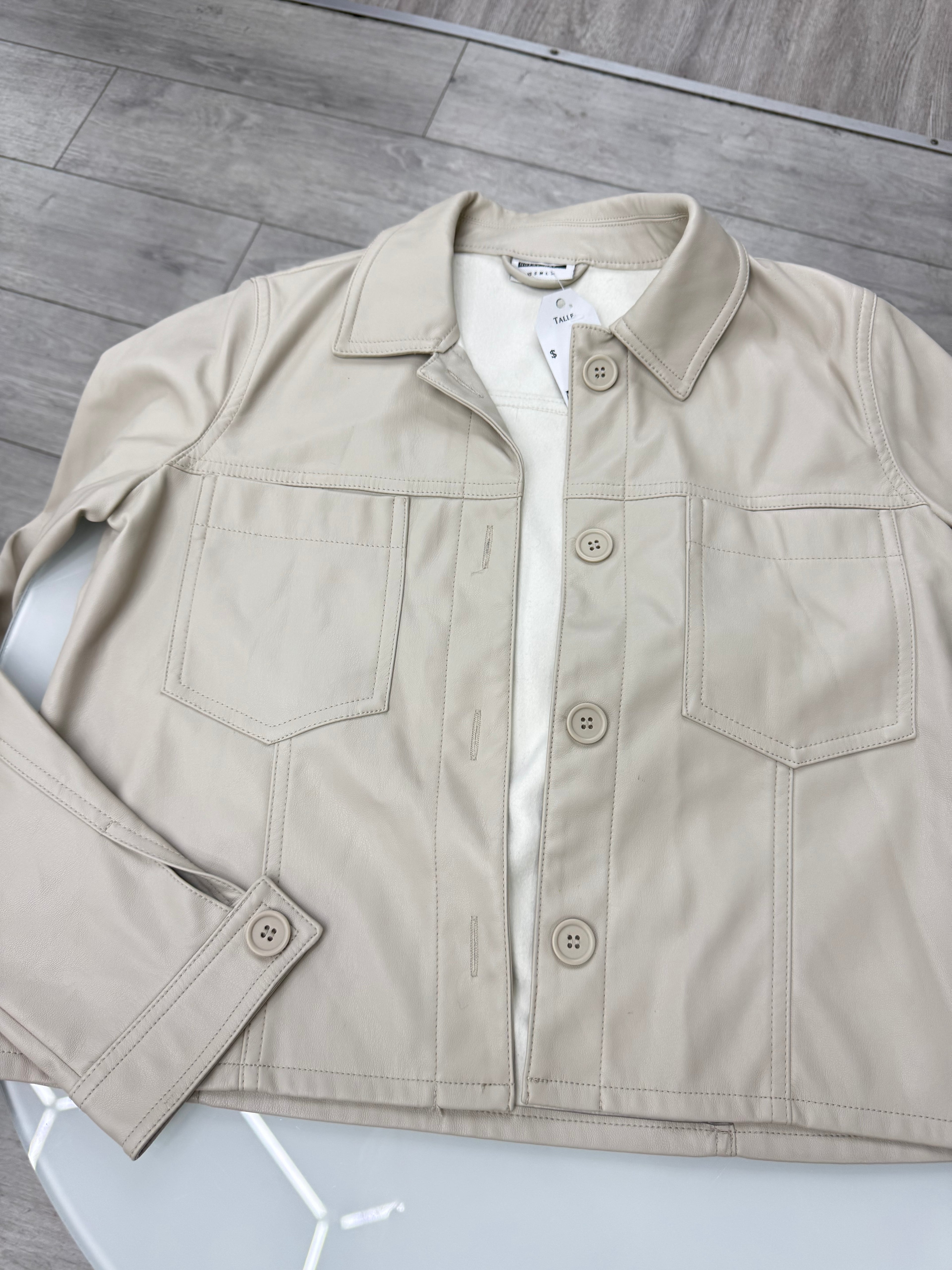Chaqueta beige eco cuero ONLY talle XS