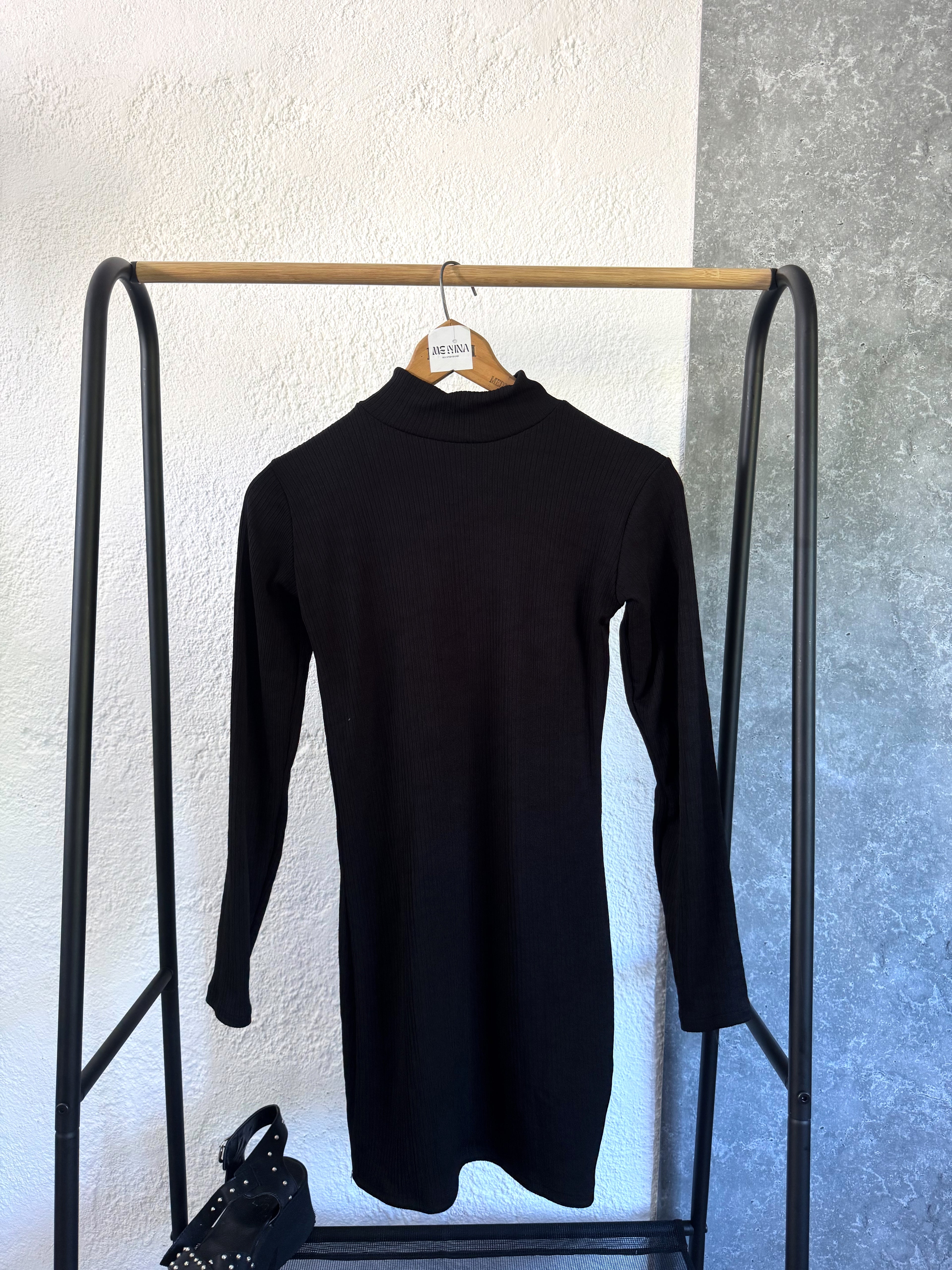 Vestido negro manga larga