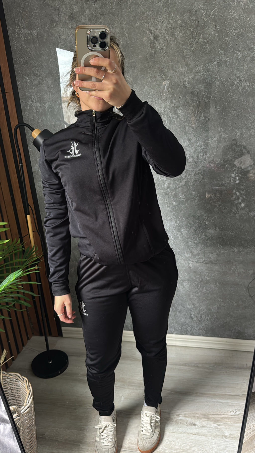 Conjunto deportivo negro talle S