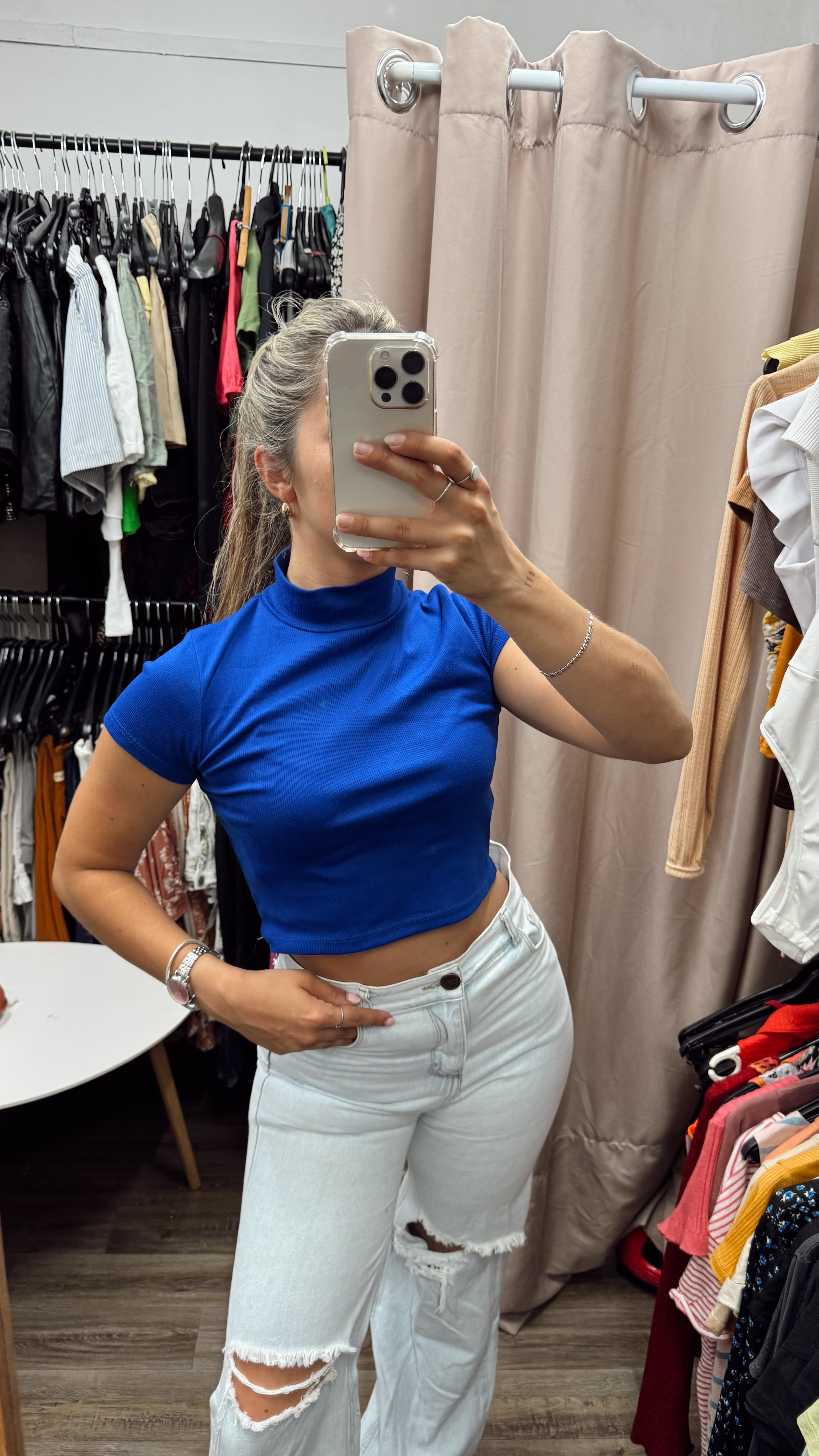 Top azul con cuellito