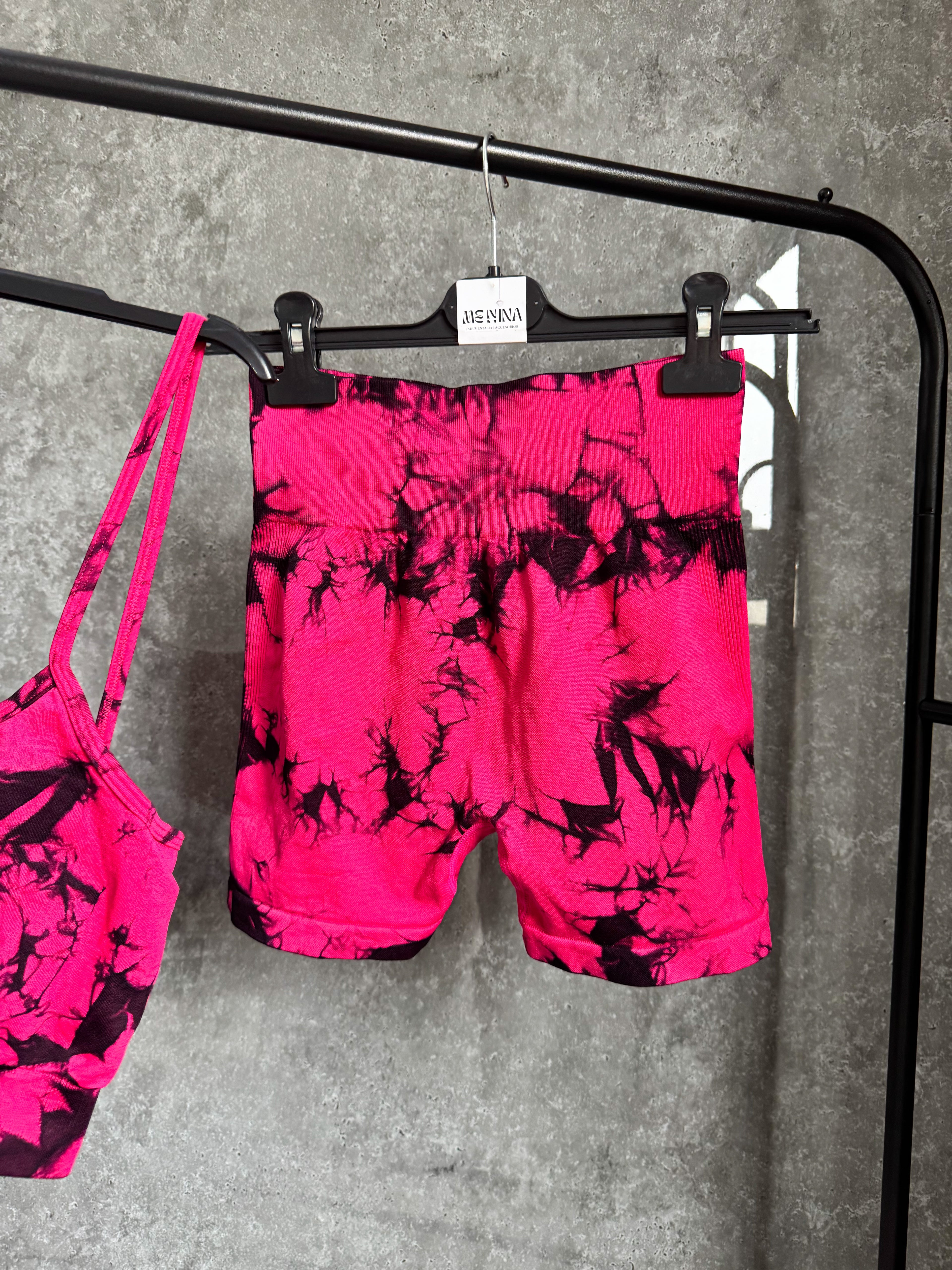 Conjunto rosa y negro calza+top talle M/L