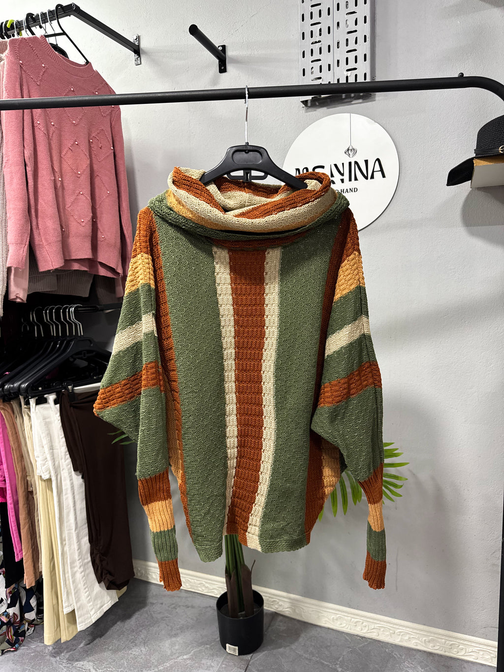 Polera verde beige y marrón