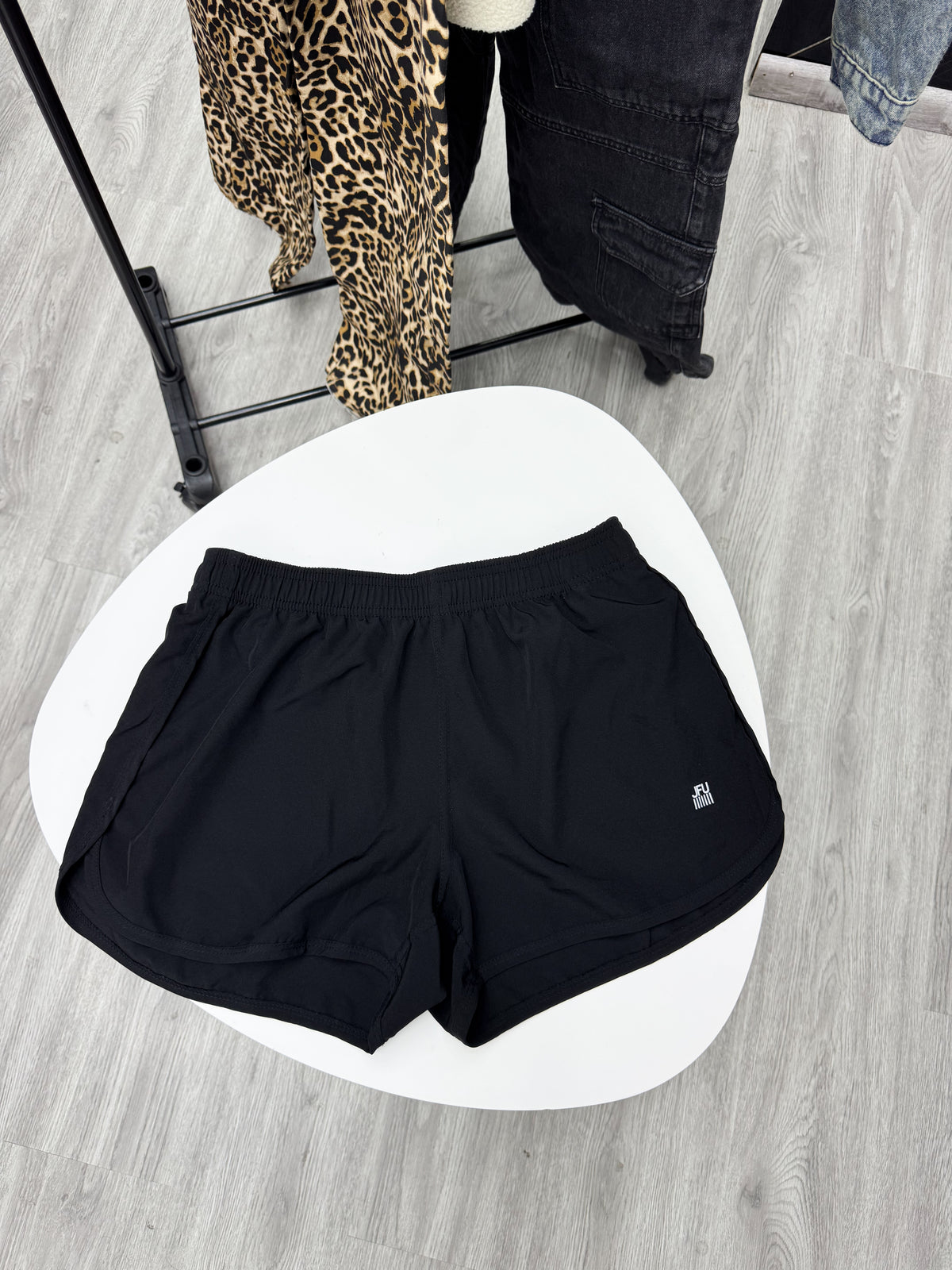 Short deportivo negro JFU