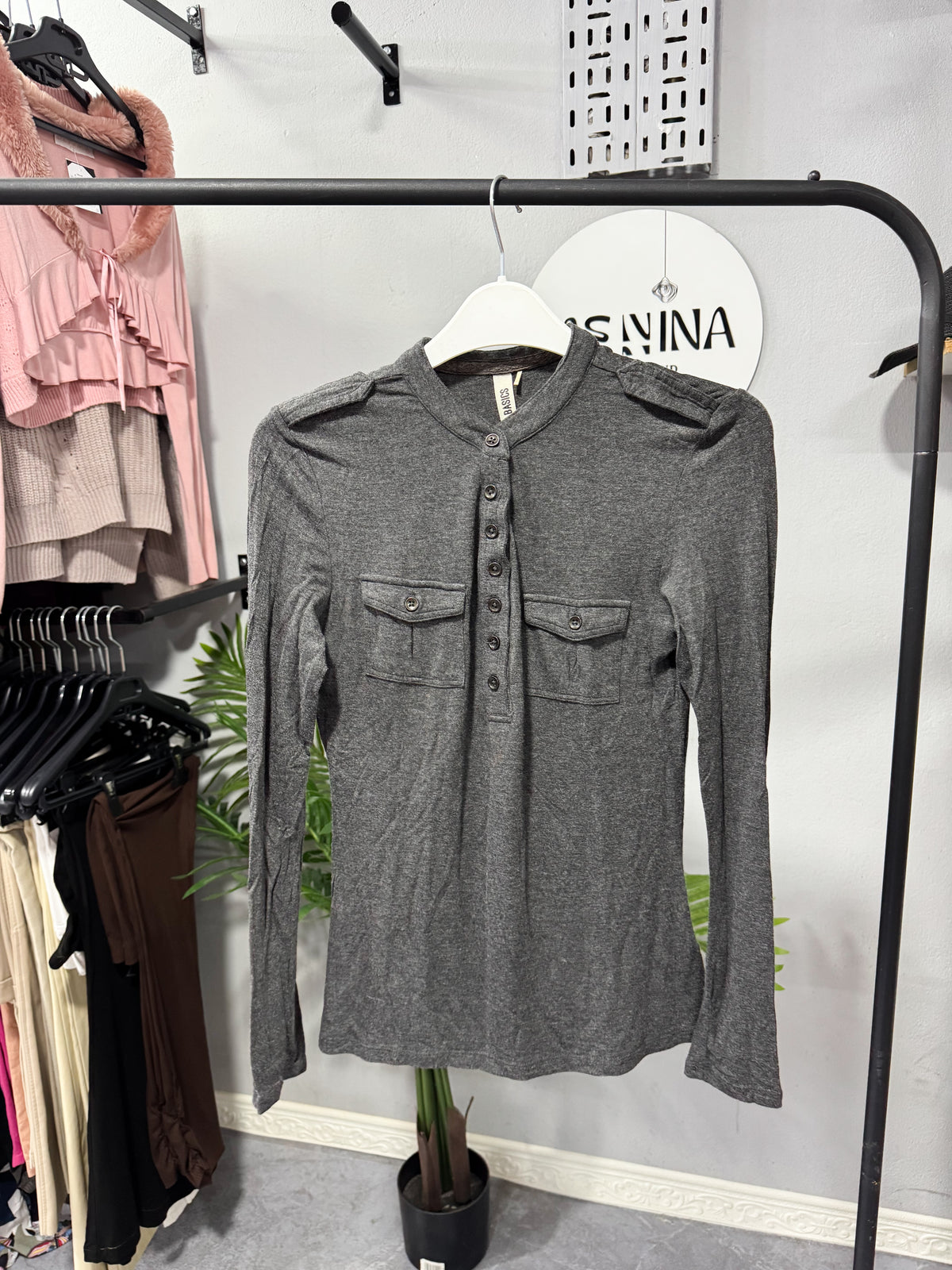 Remera básica manga larga gris