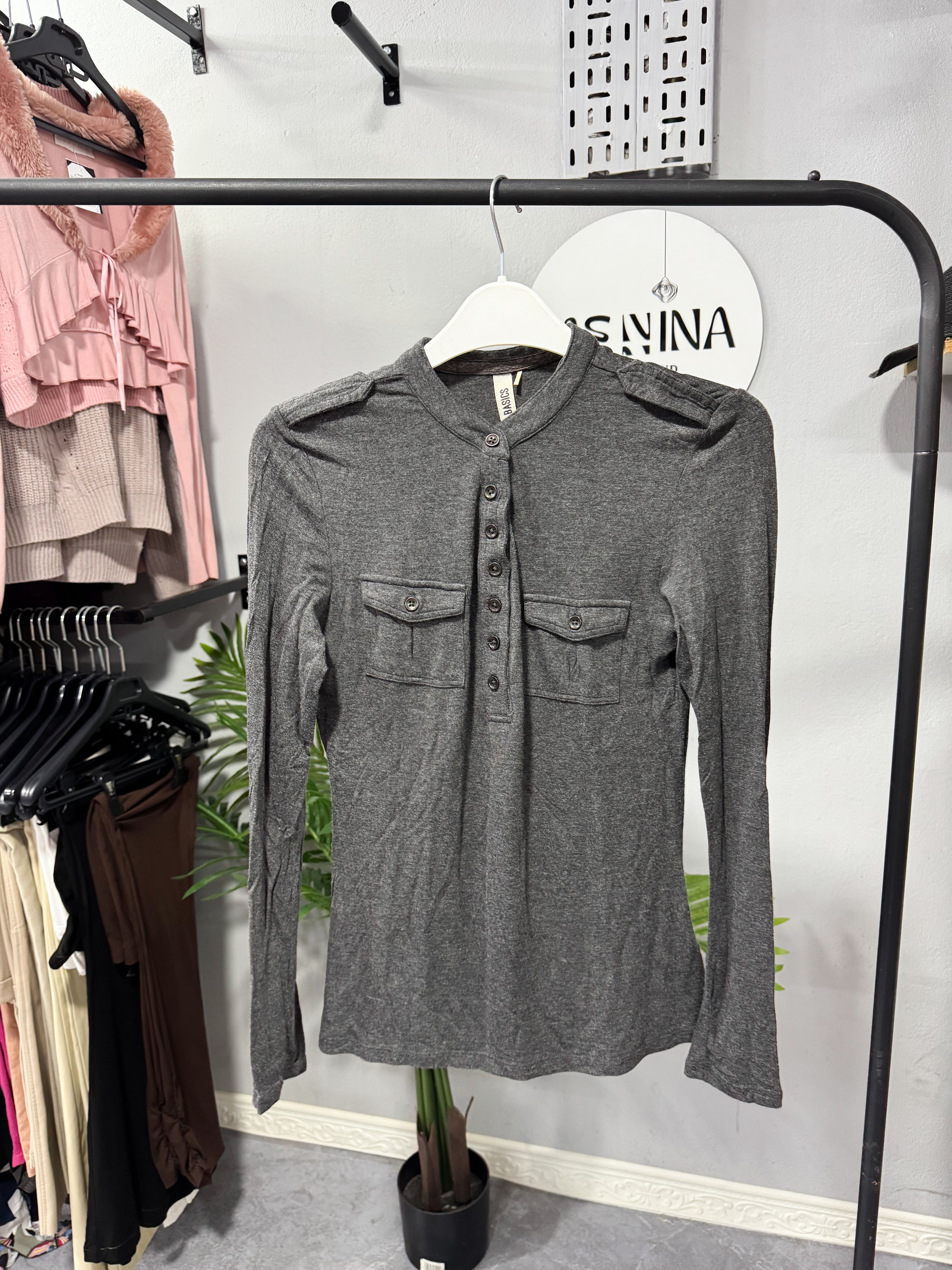 Remera básica manga larga gris