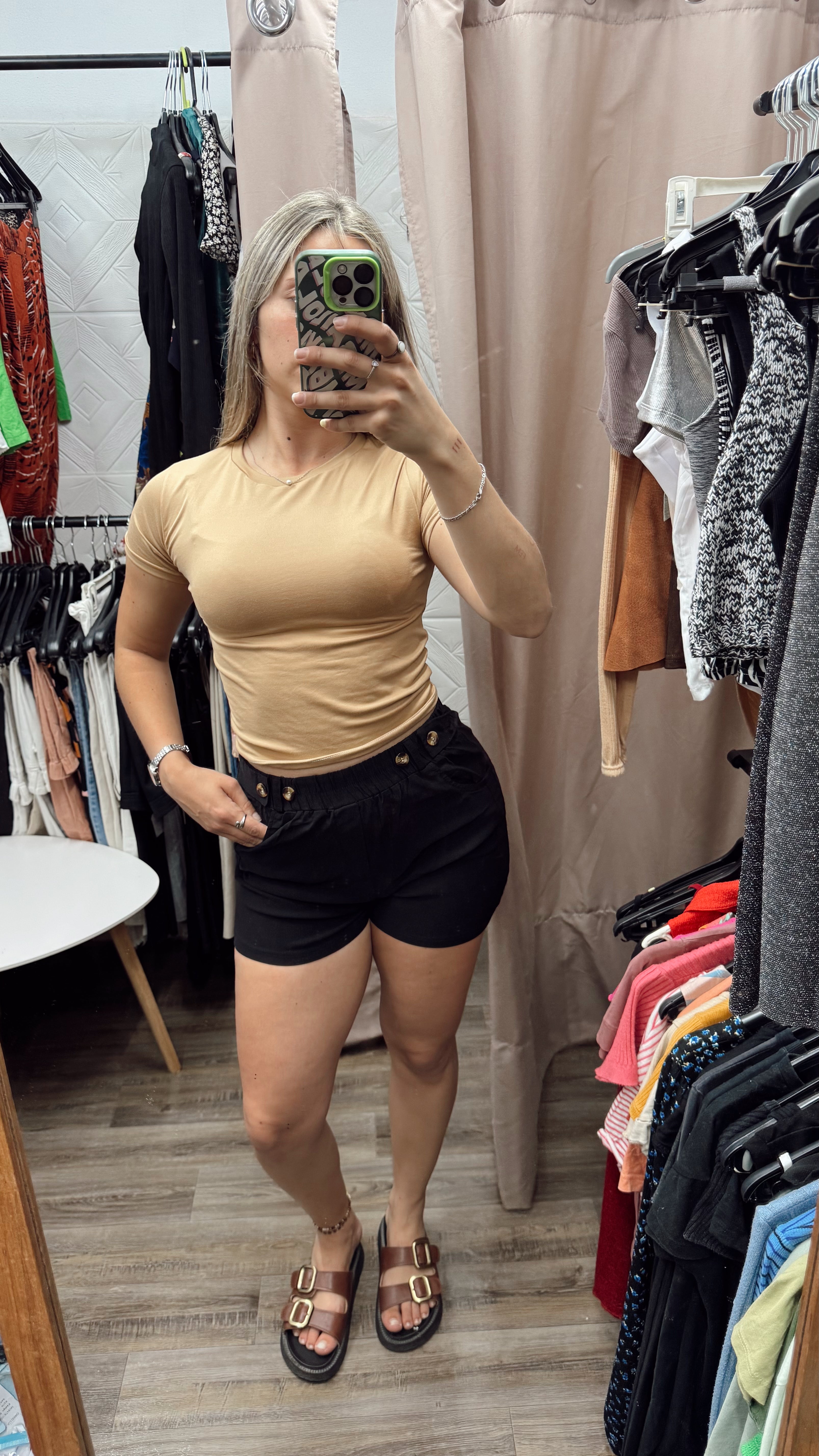 Short negro alicrado