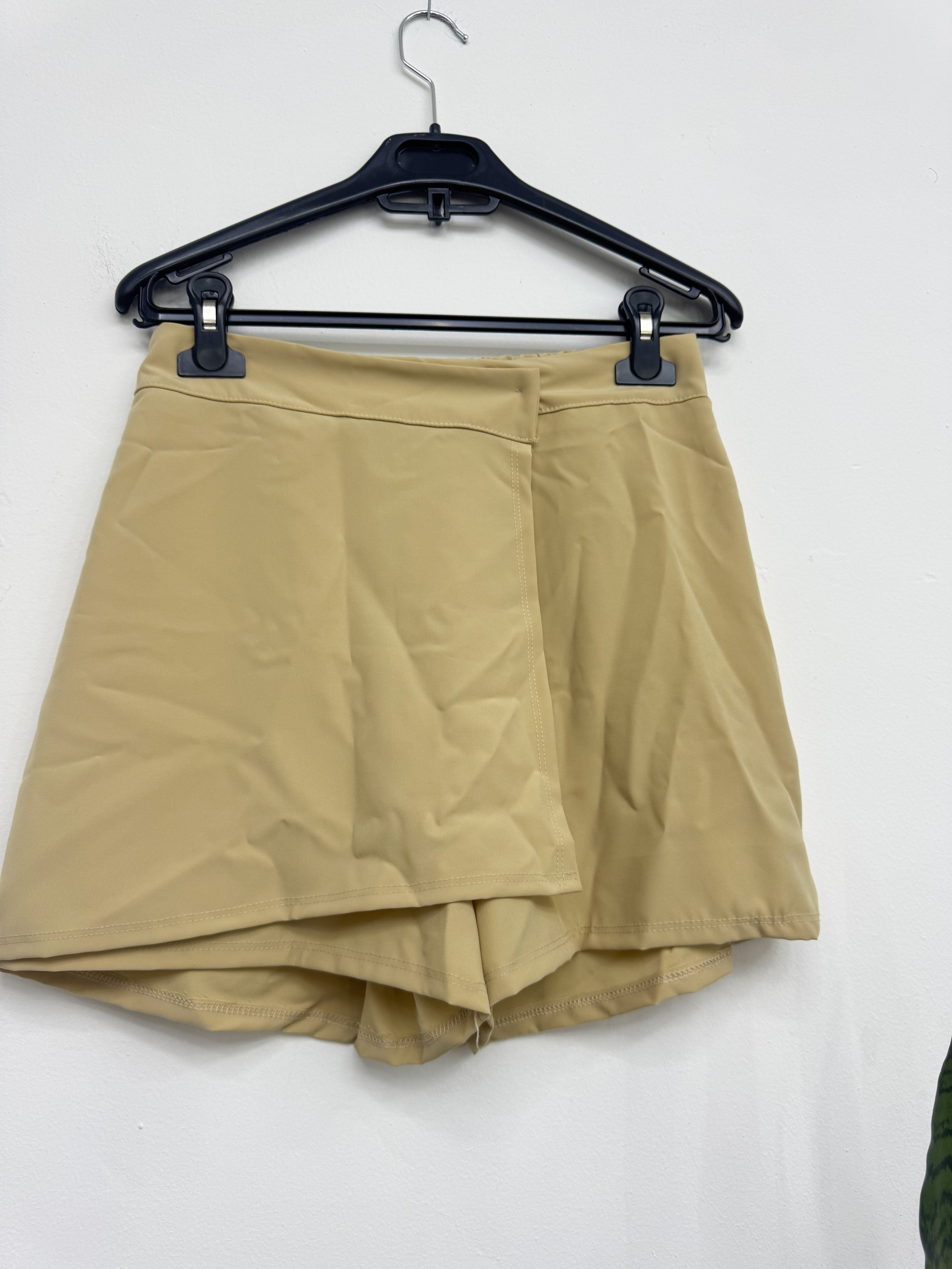 Short pollera beige