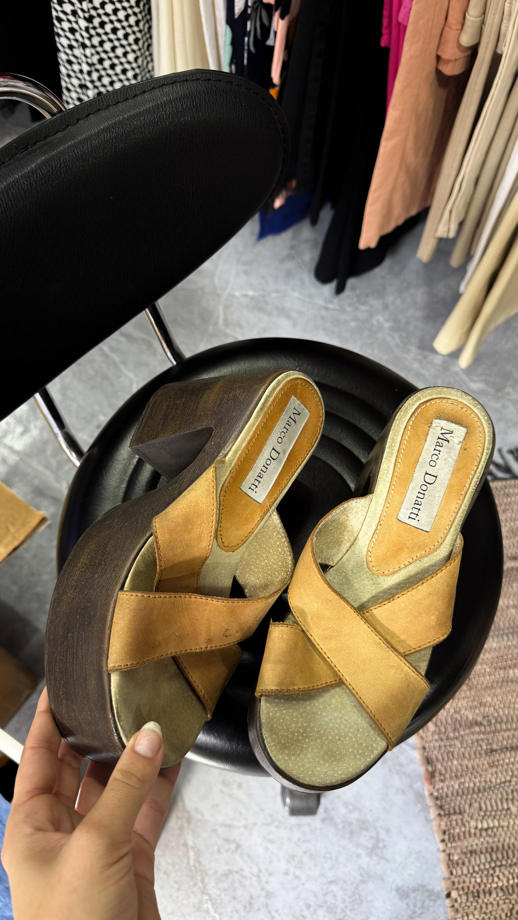Sandalias Marco Donatti beige de cuero